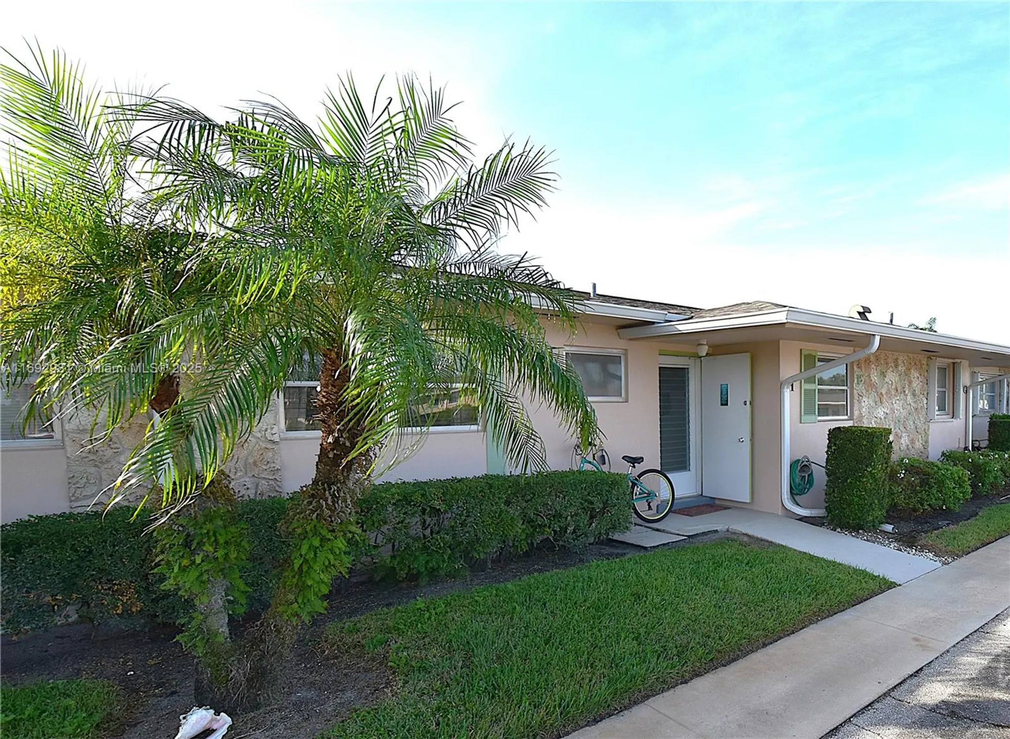 Property Slideshow image 25 of 32 | 2688 dudley dr h, West Palm Beach, FL, 33415