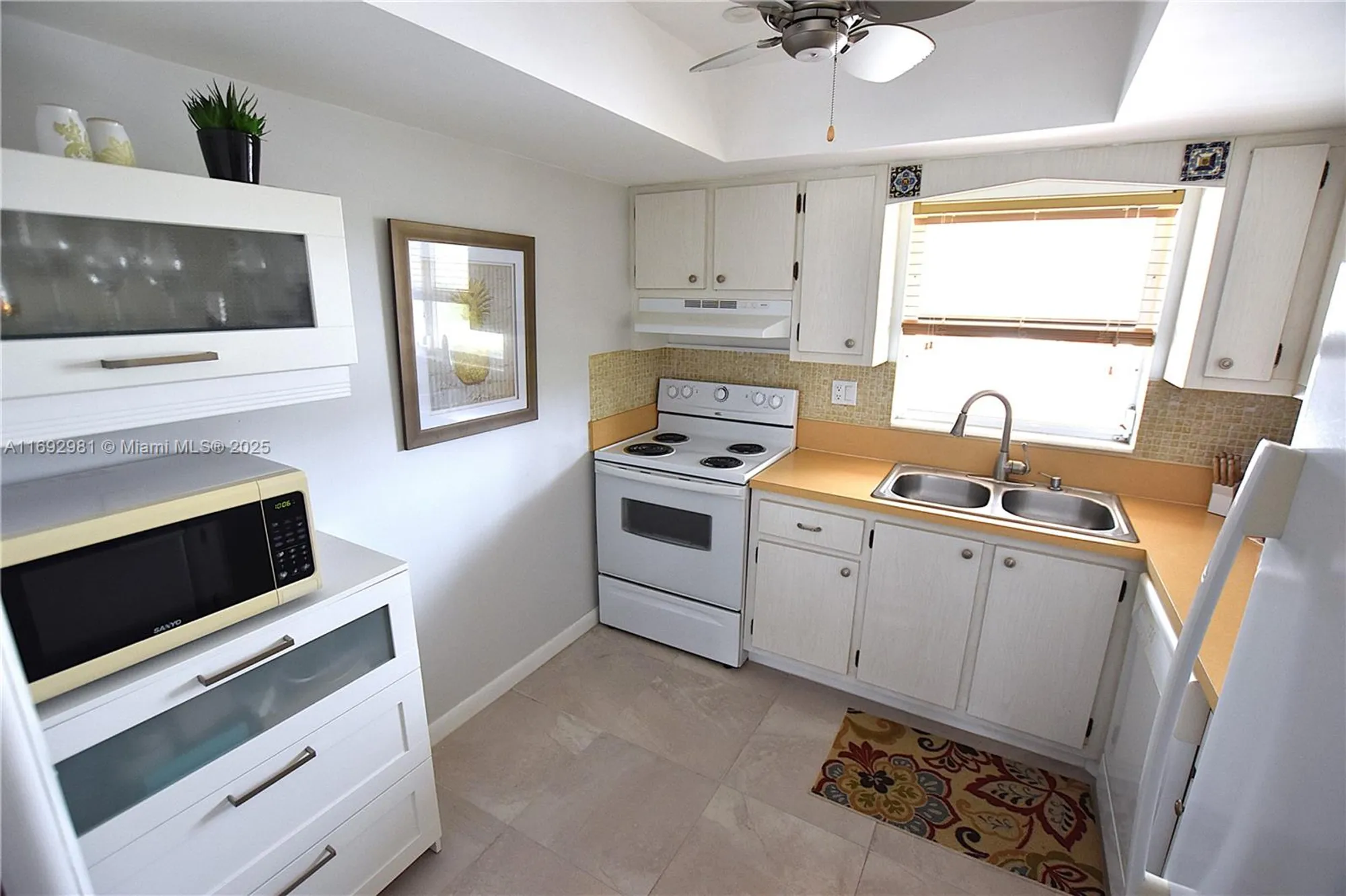 Property Slideshow image 22 of 32 | 2688 dudley dr h, West Palm Beach, FL, 33415