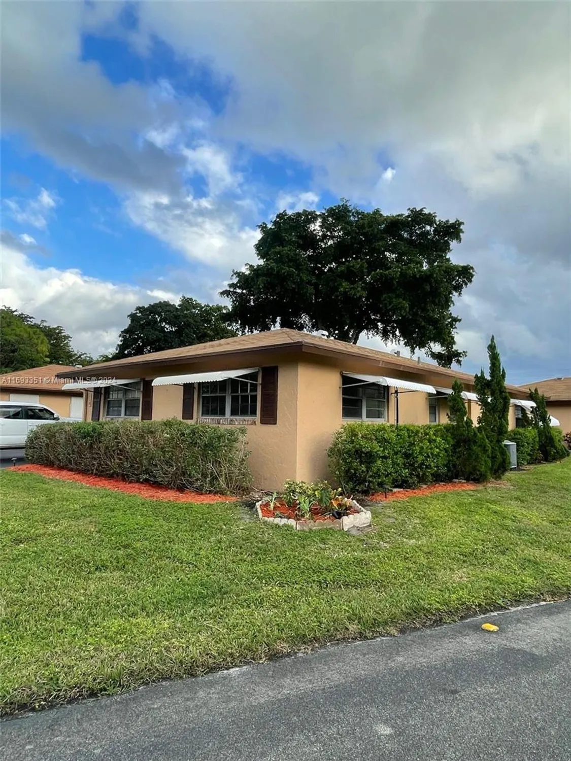 Property Slideshow image 2 of 9 | 718 whippoorwill ln, Delray Beach, FL, 33445