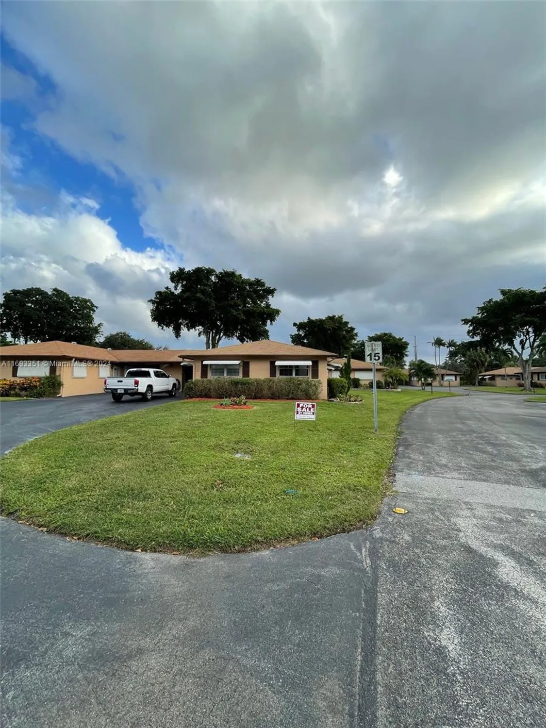 Property Slideshow image 9 of 9 | 718 whippoorwill ln, Delray Beach, FL, 33445