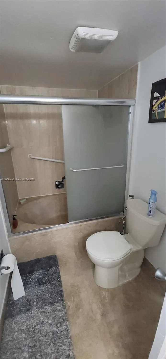 Property Slideshow image 15 of 100 | 1201 s ocean dr 304s, Hollywood, FL, 33019
