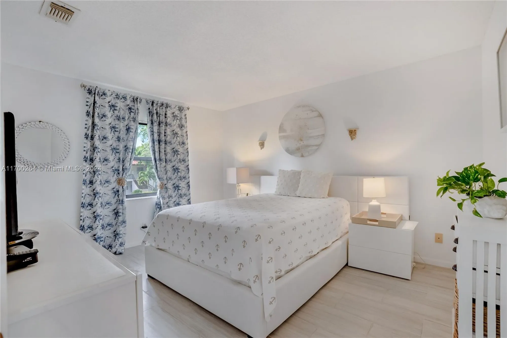 Property Slideshow image 12 of 15 | 21364 cypress hammock dr 1h, Boca Raton, FL, 33428