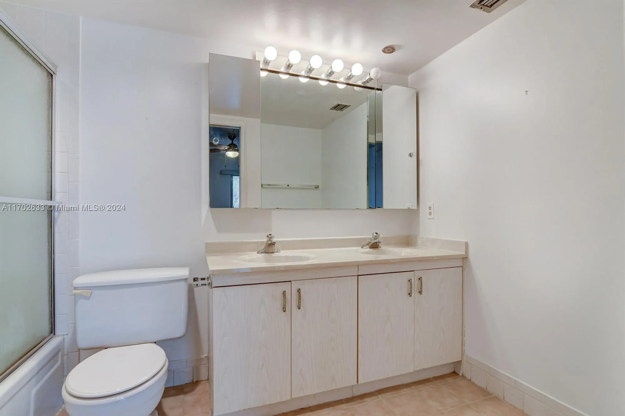 Property Slideshow image 12 of 15 | 2405 antigua cir l4, Coconut Creek, FL, 33066