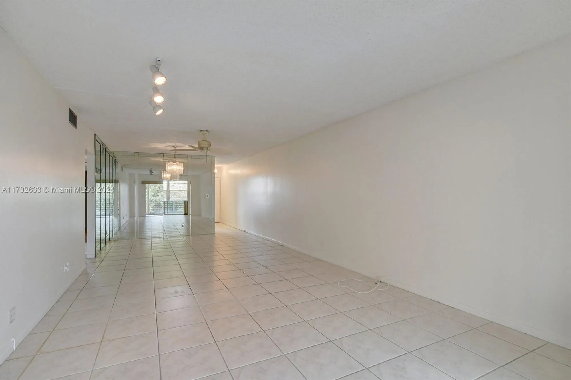 Property Slideshow image 5 of 15 | 2405 antigua cir l4, Coconut Creek, FL, 33066
