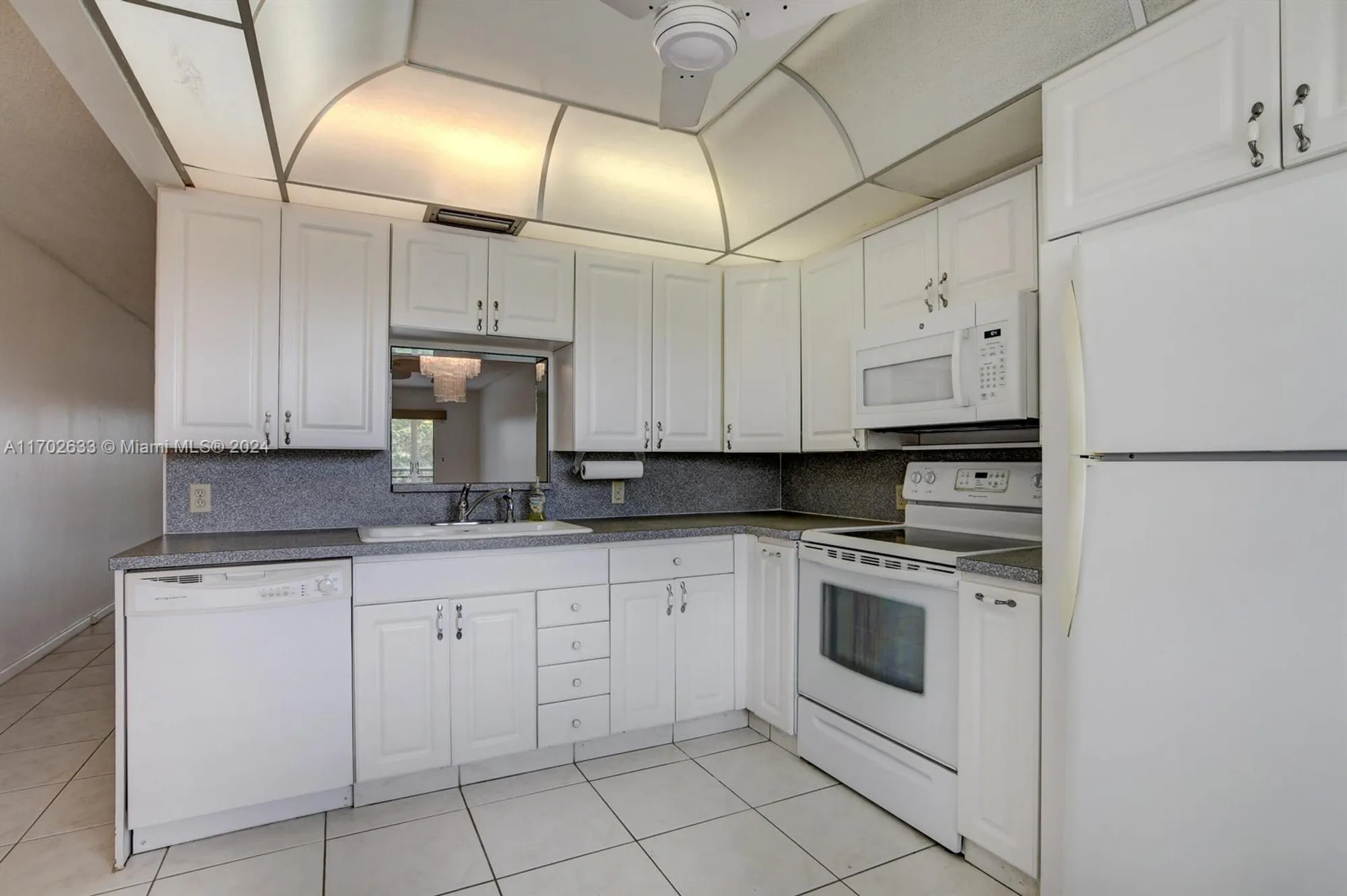 Property Slideshow image 7 of 15 | 2405 antigua cir l4, Coconut Creek, FL, 33066