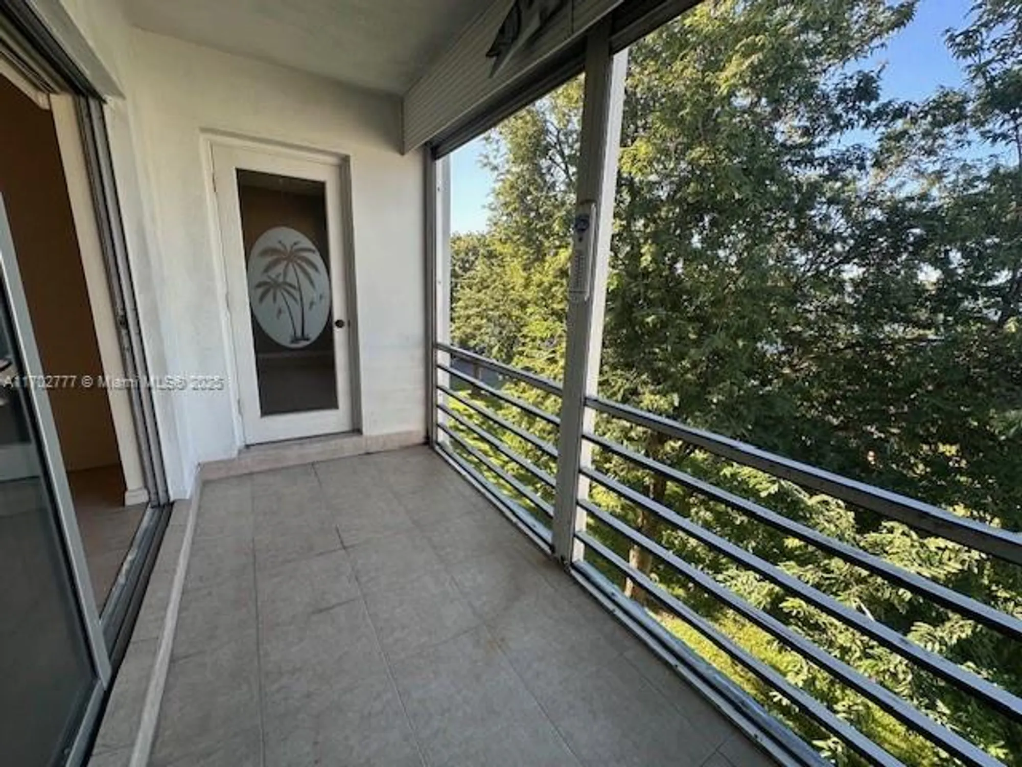Property Slideshow image 15 of 23 | 2223 park ln 304, Hollywood, FL, 33021
