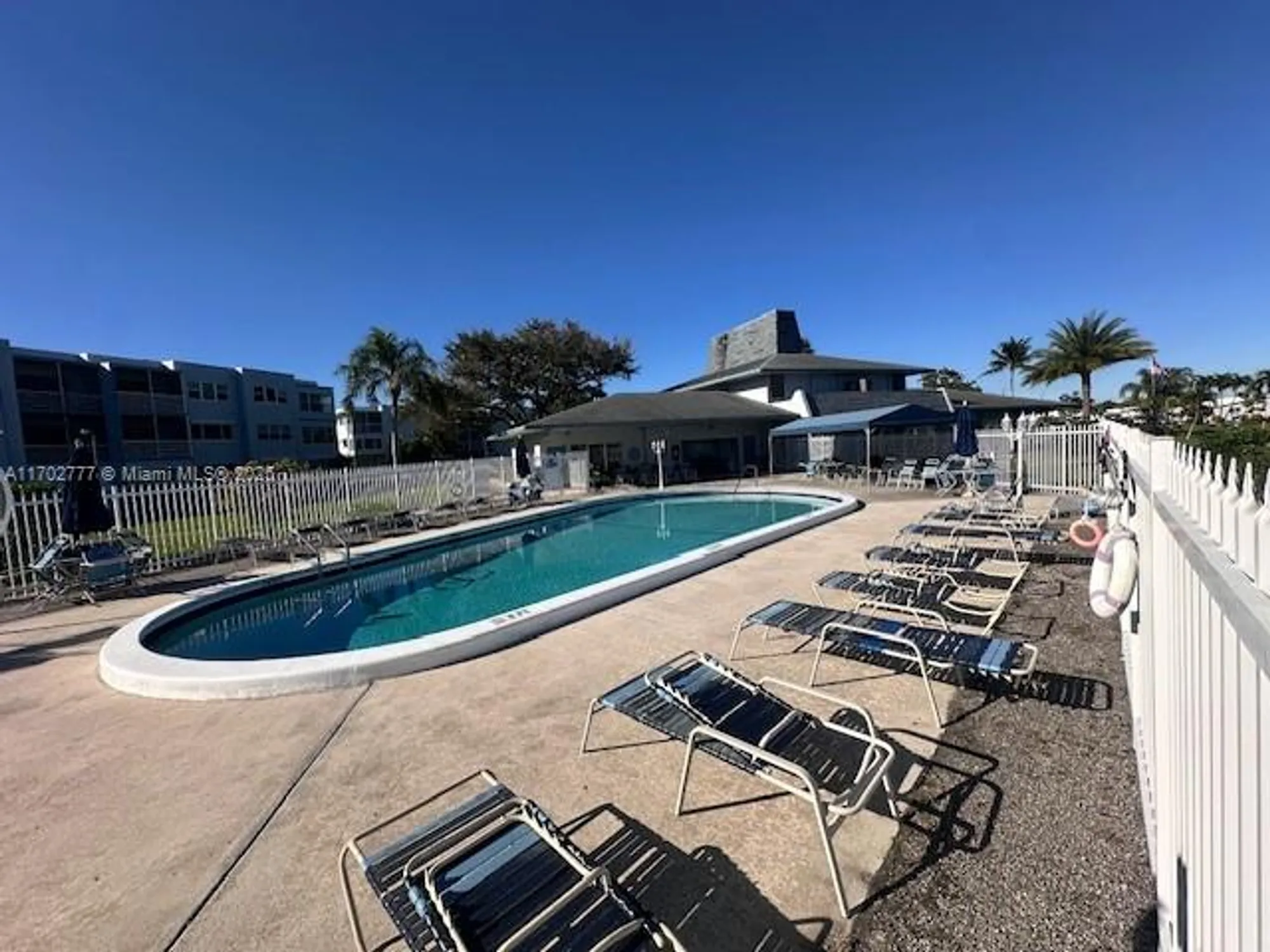 Property Slideshow image 19 of 23 | 2223 park ln 304, Hollywood, FL, 33021