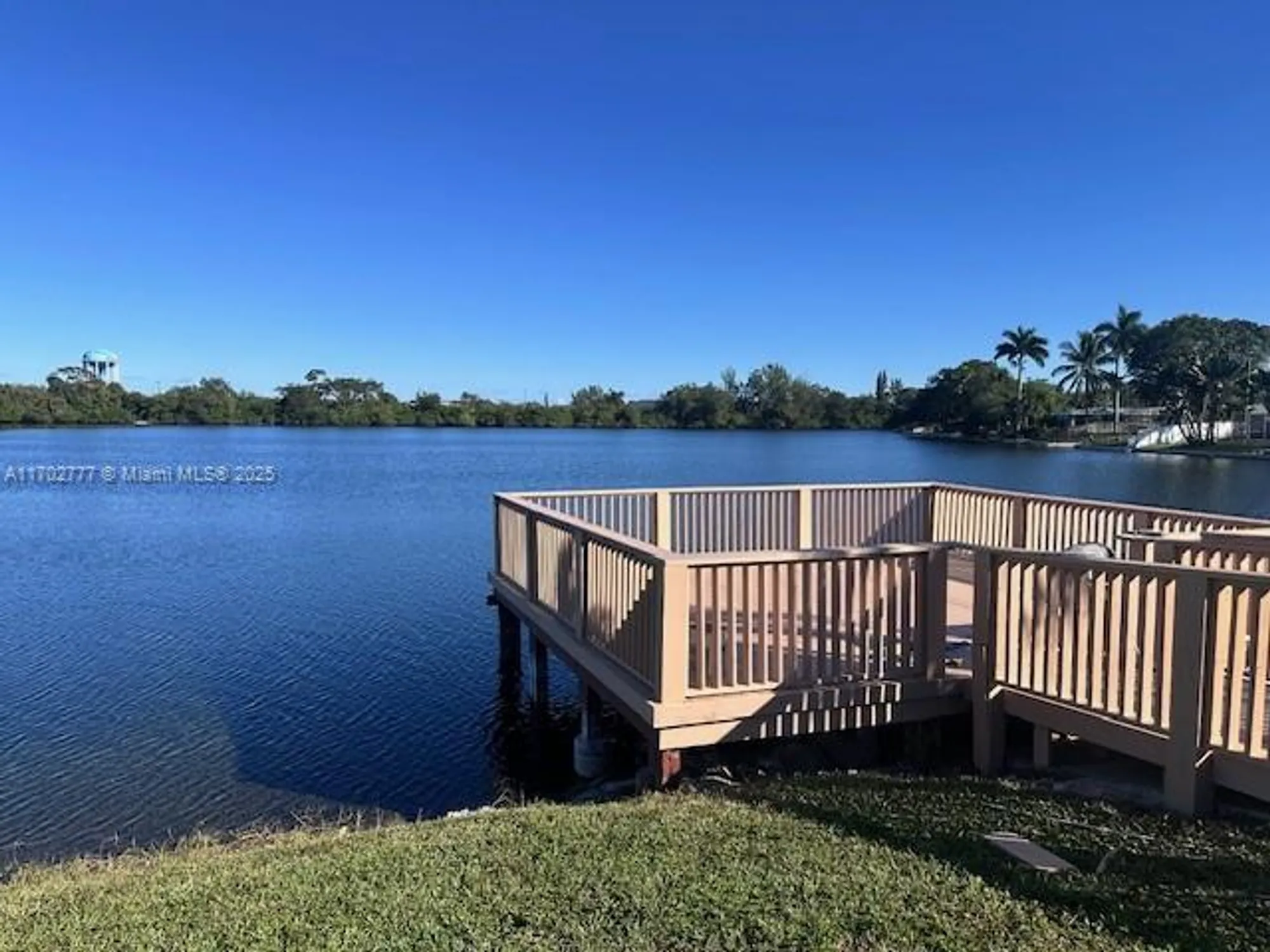 Property Slideshow image 20 of 23 | 2223 park ln 304, Hollywood, FL, 33021