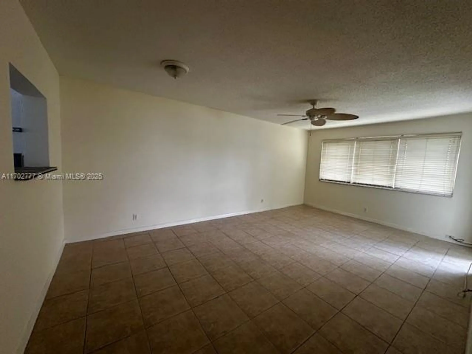 Property Slideshow image 7 of 23 | 2223 park ln 304, Hollywood, FL, 33021