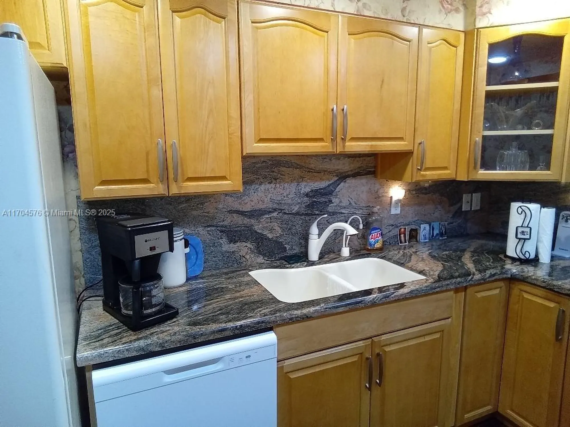 Property Slideshow image 10 of 34 | 1000 saint charles pl 615, Pembroke Pines, FL, 33026