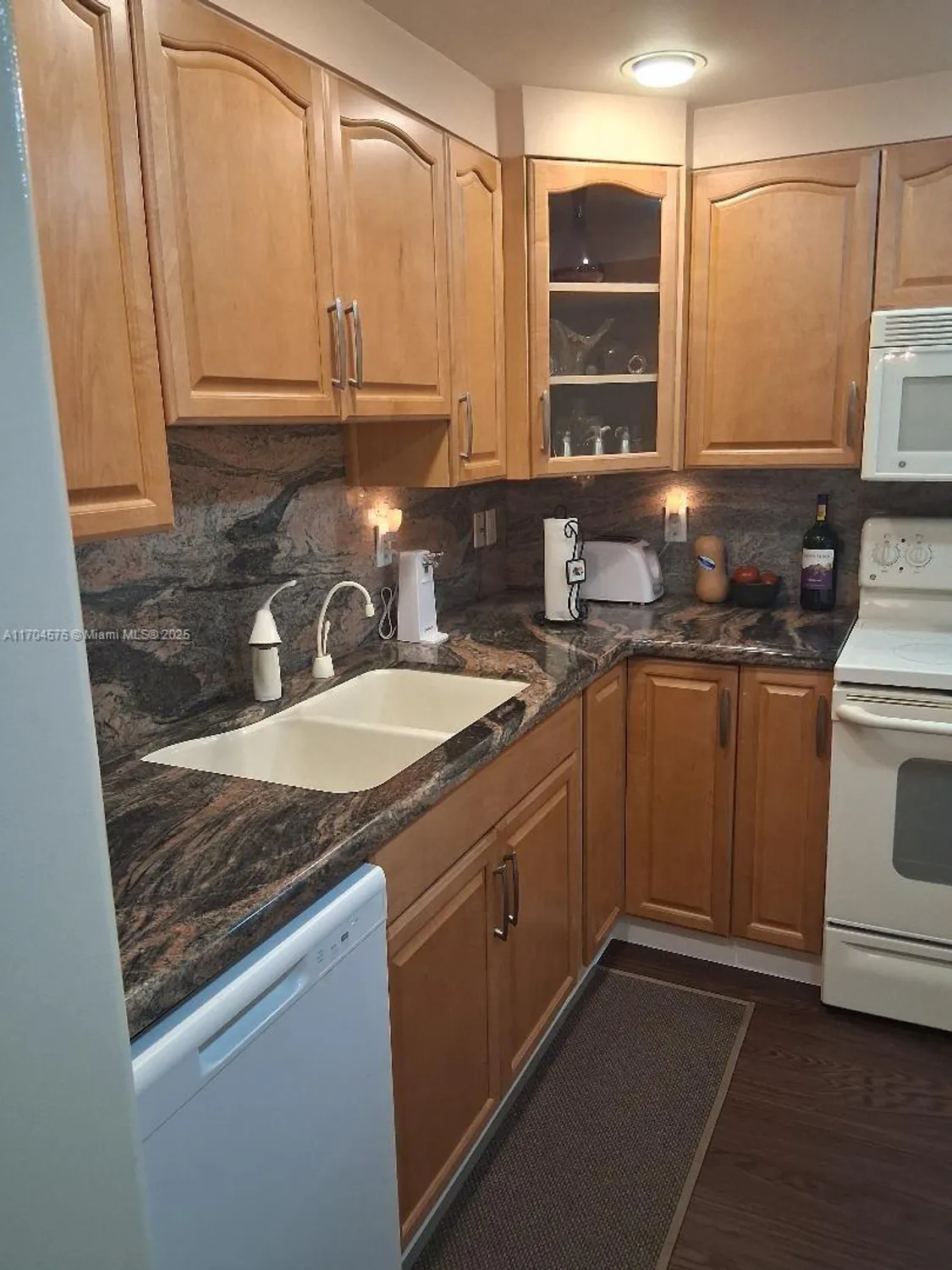 Property Slideshow image 11 of 34 | 1000 saint charles pl 615, Pembroke Pines, FL, 33026