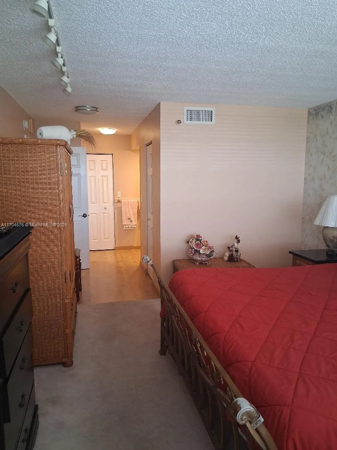 Property Slideshow image 28 of 34 | 1000 saint charles pl 615, Pembroke Pines, FL, 33026