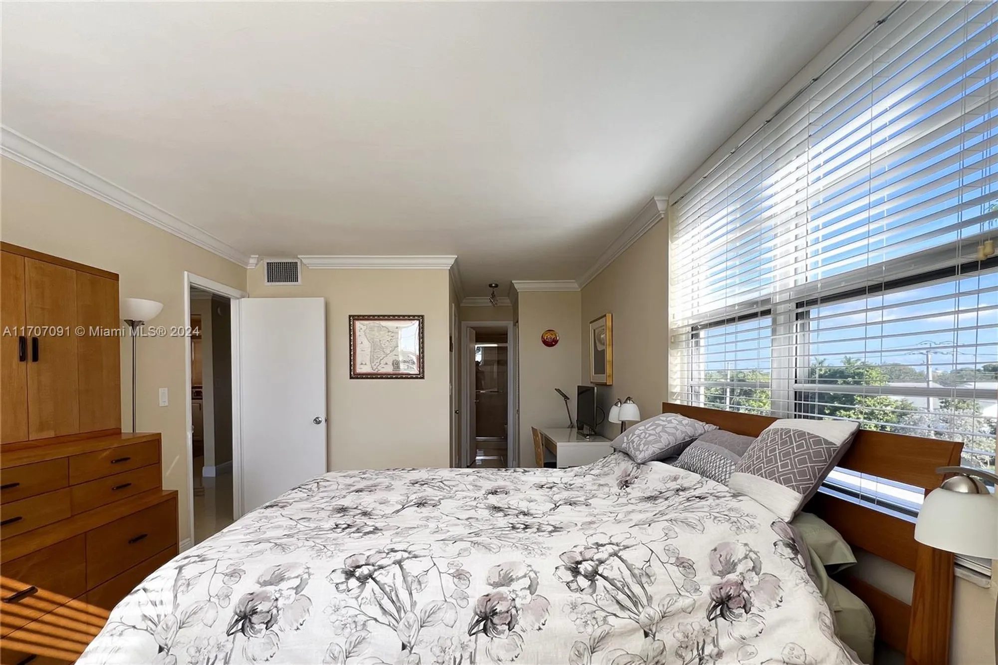 Property Slideshow image 8 of 10 | 8900 washington blvd apt 401a, Pembroke Pines, FL, 33025