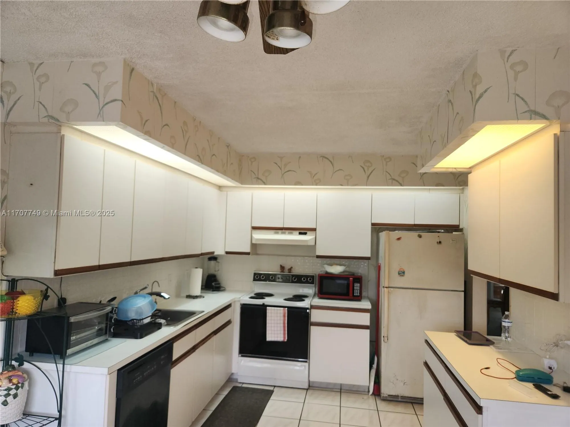 Property Slideshow image 8 of 16 | 12600 sw 5th ct 301l, Pembroke Pines, FL, 33027