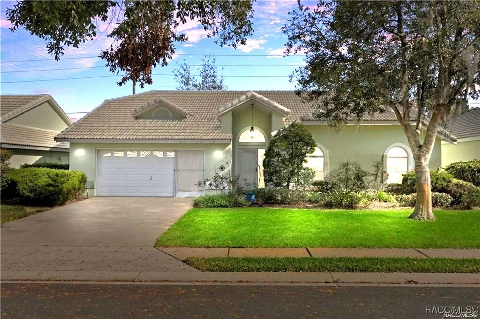 Property Slideshow image 1 of 50 | 716 balmoral ct, Inverness, FL, 34453