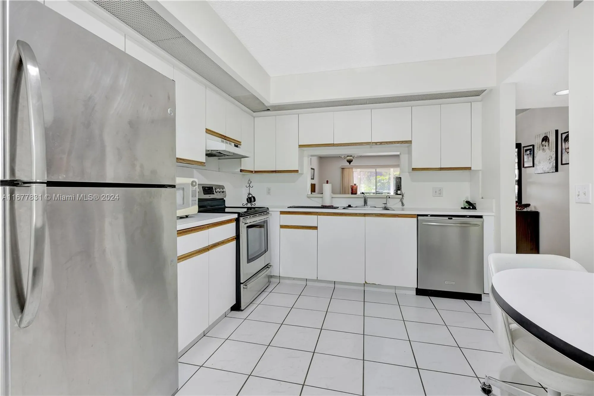 Property Slideshow image 8 of 29 | 12500 sw 6th st n311, Pembroke Pines, FL, 33027