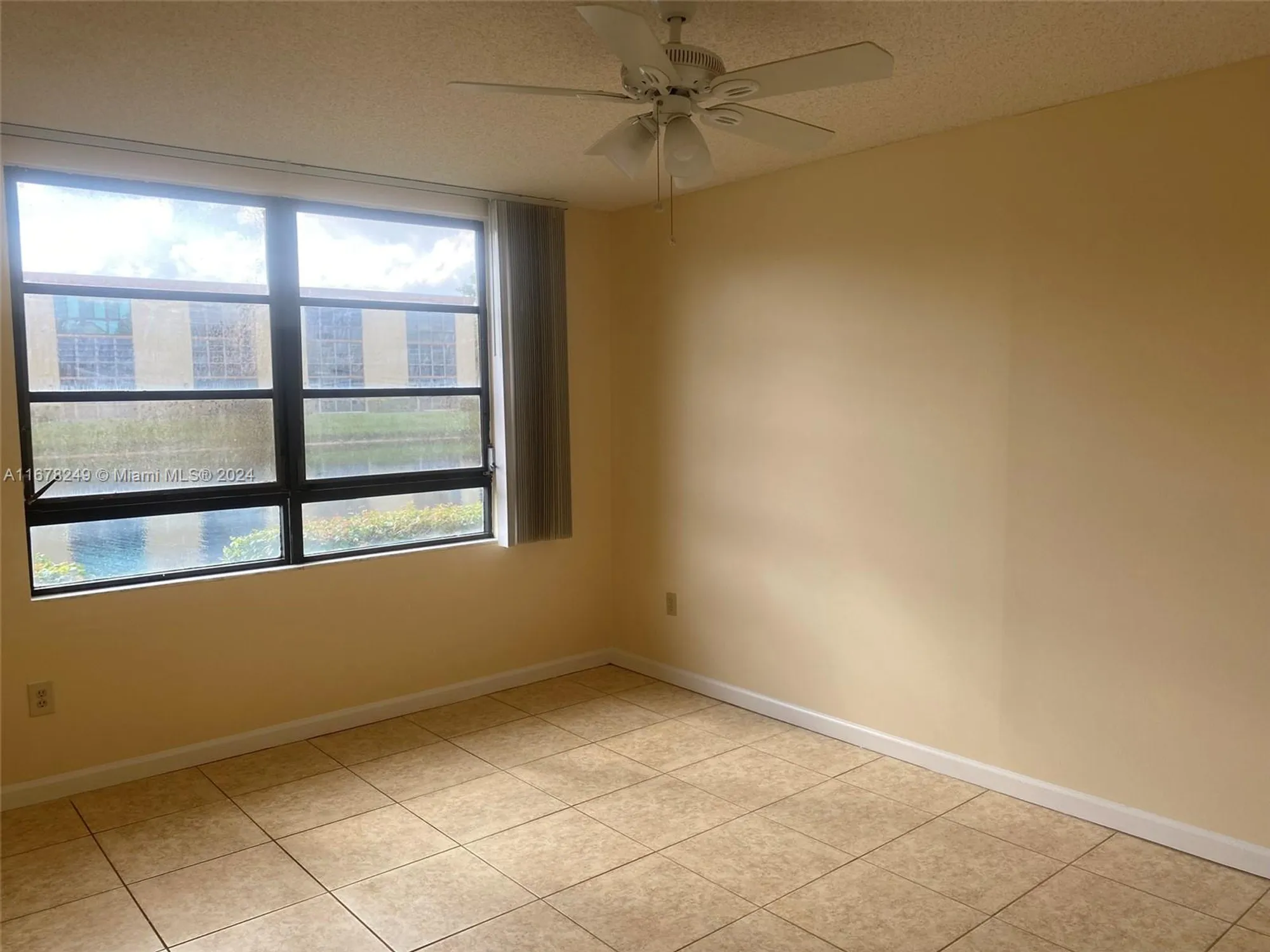 Property Slideshow image 20 of 30 | 10324 e clairmont cir # 101, Tamarac, FL, 33321