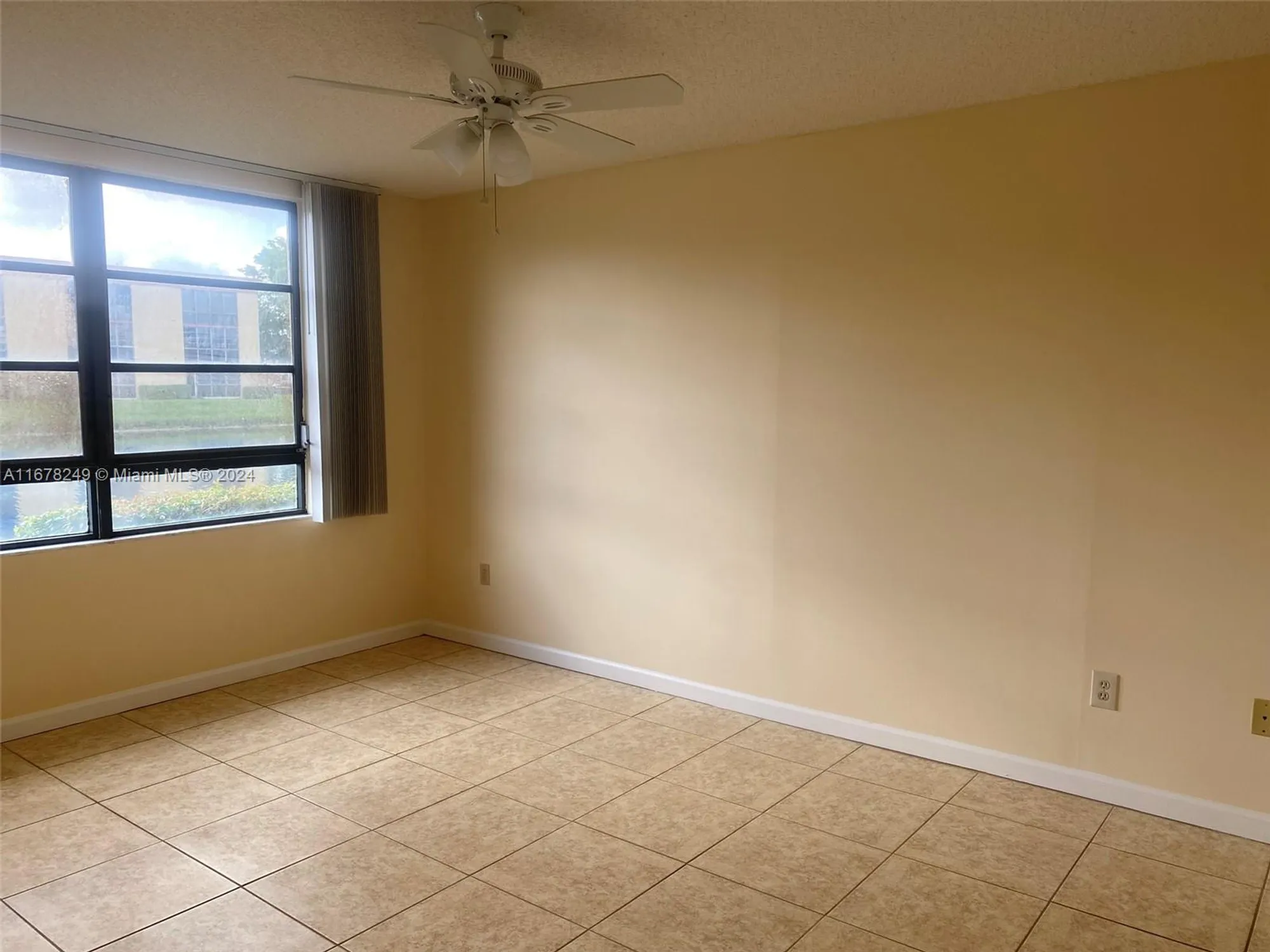 Property Slideshow image 21 of 30 | 10324 e clairmont cir # 101, Tamarac, FL, 33321