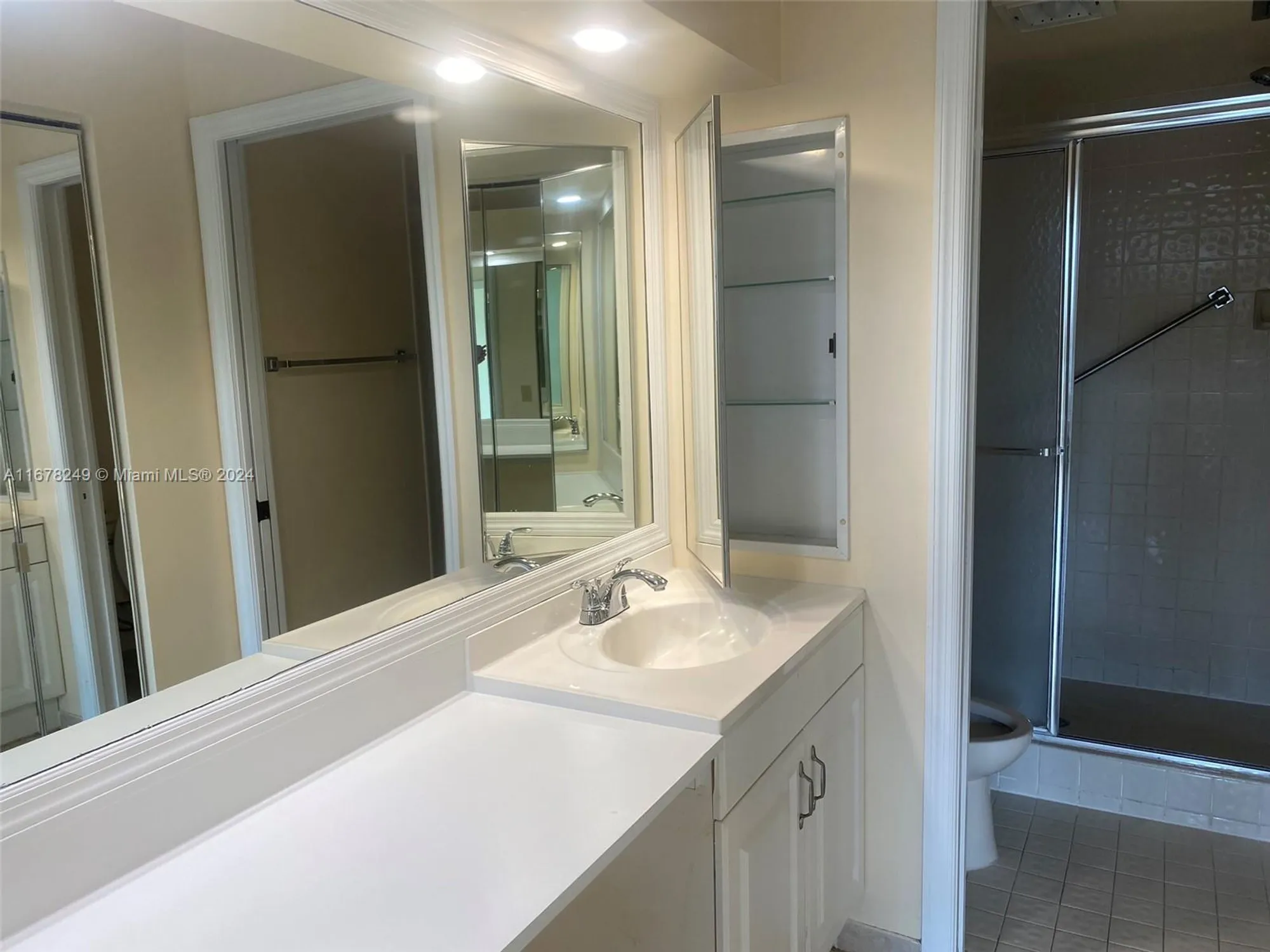 Property Slideshow image 22 of 30 | 10324 e clairmont cir # 101, Tamarac, FL, 33321