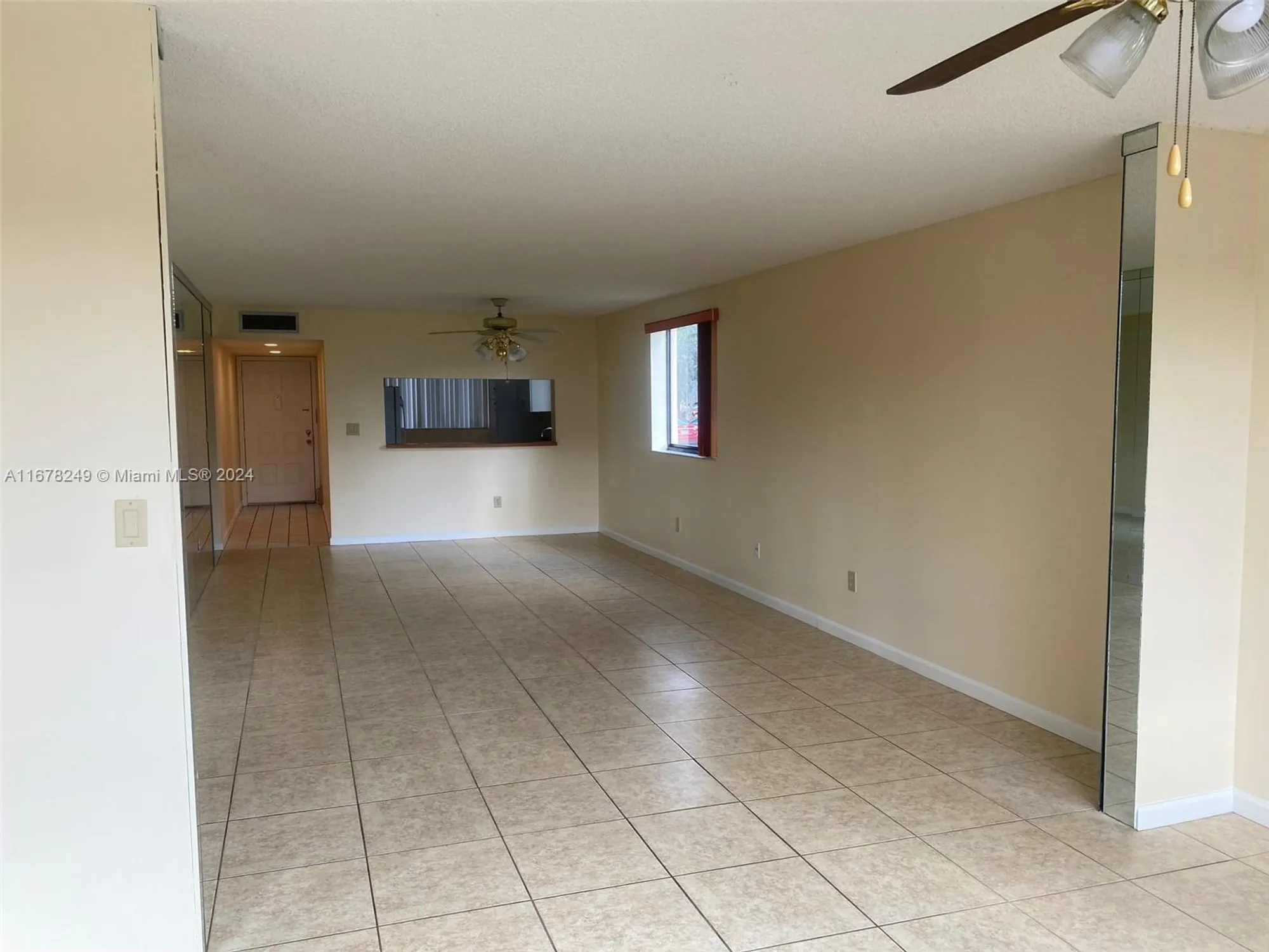 Property Slideshow image 4 of 30 | 10324 e clairmont cir # 101, Tamarac, FL, 33321