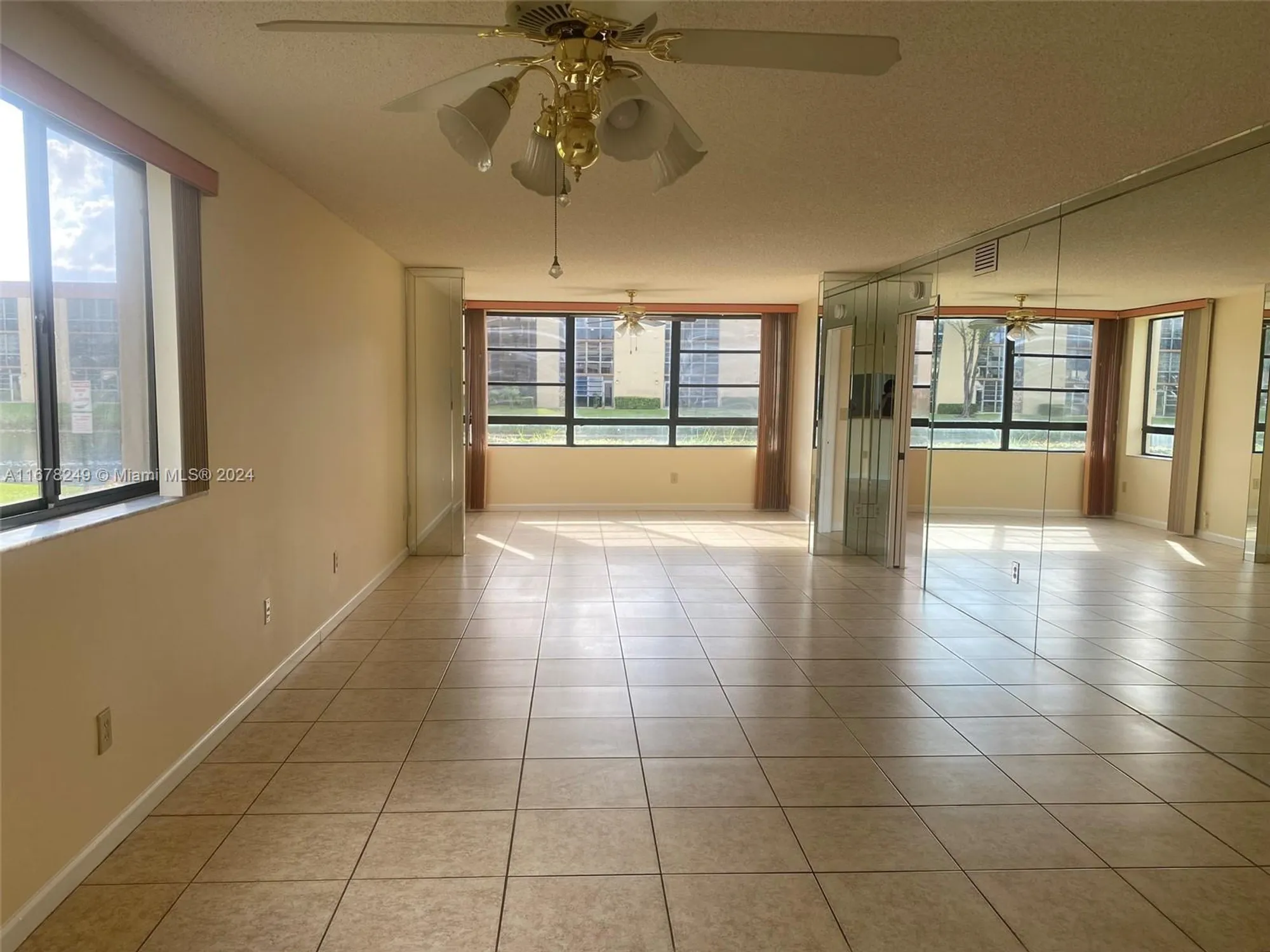 Property Slideshow image 6 of 30 | 10324 e clairmont cir # 101, Tamarac, FL, 33321