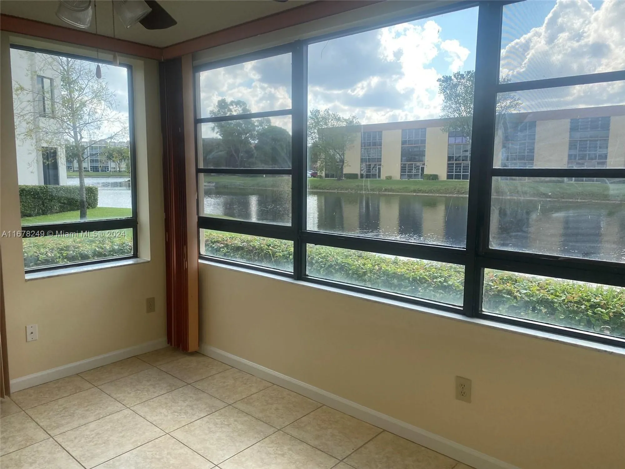 Property Slideshow image 9 of 30 | 10324 e clairmont cir # 101, Tamarac, FL, 33321