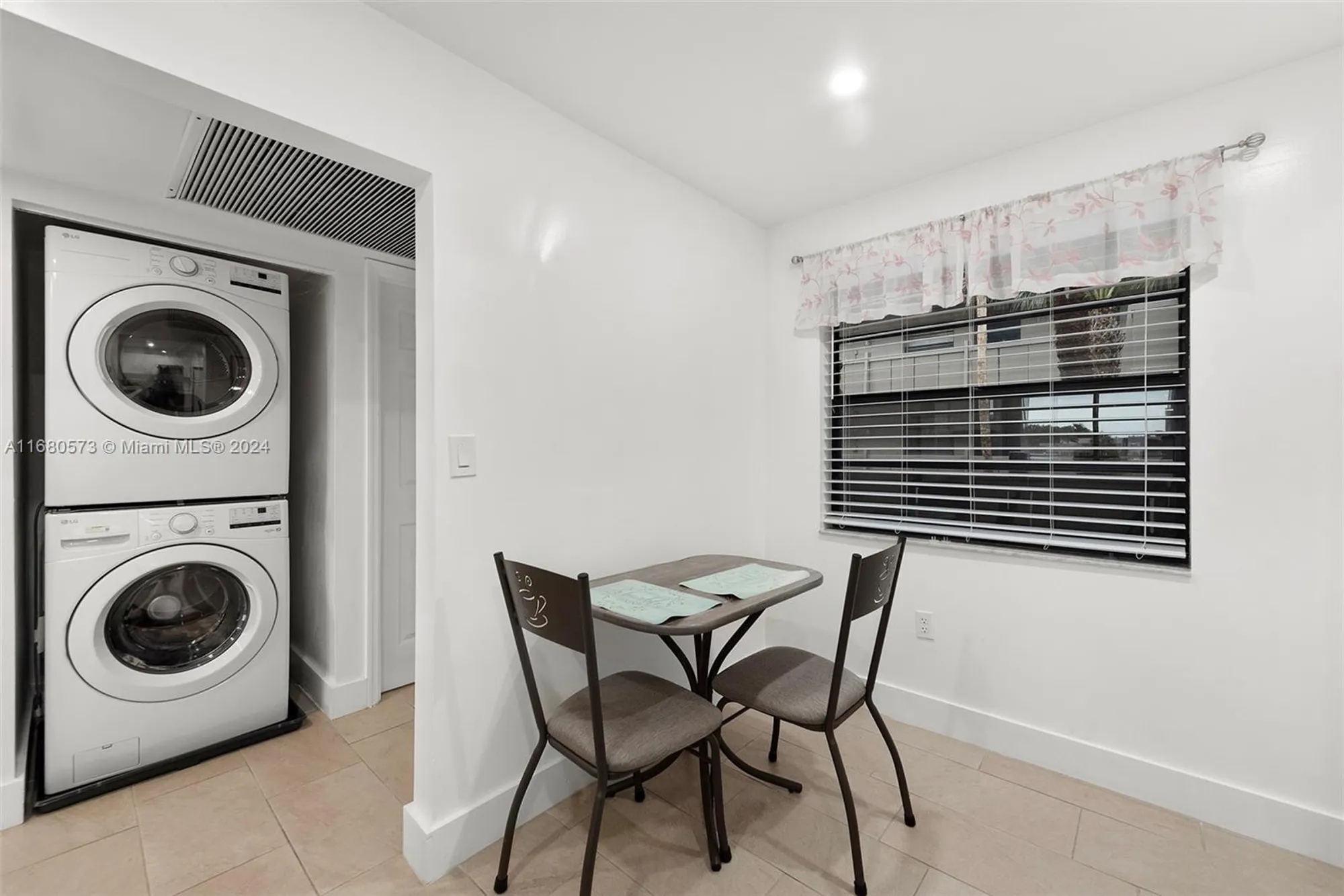 Property Slideshow image 11 of 37 | 1001 colony point cir apt 306, Pembroke Pines, FL, 33026