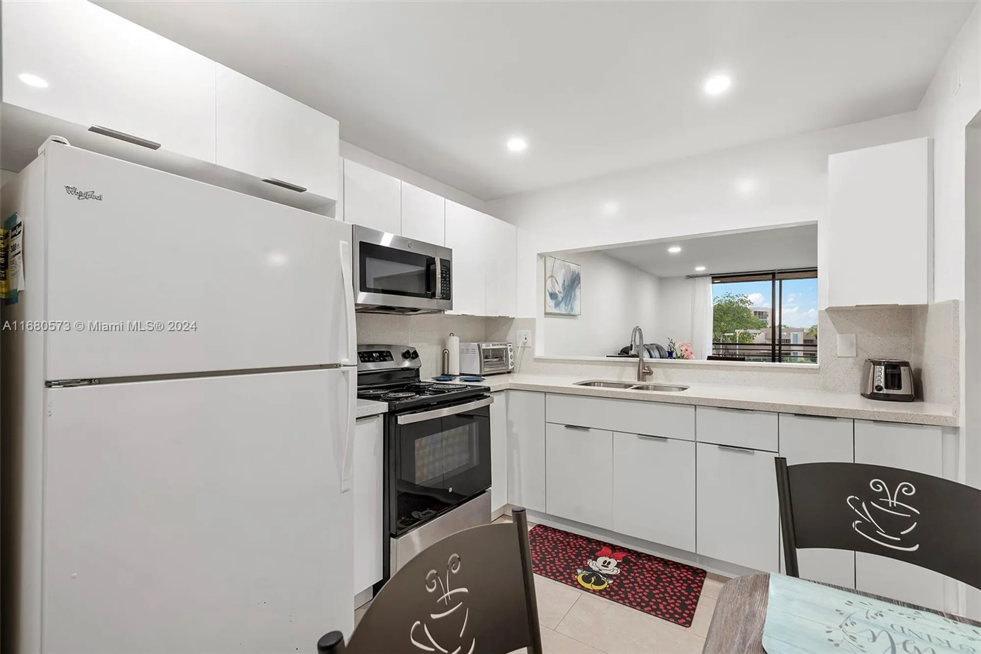 Property Slideshow image 13 of 37 | 1001 colony point cir apt 306, Pembroke Pines, FL, 33026