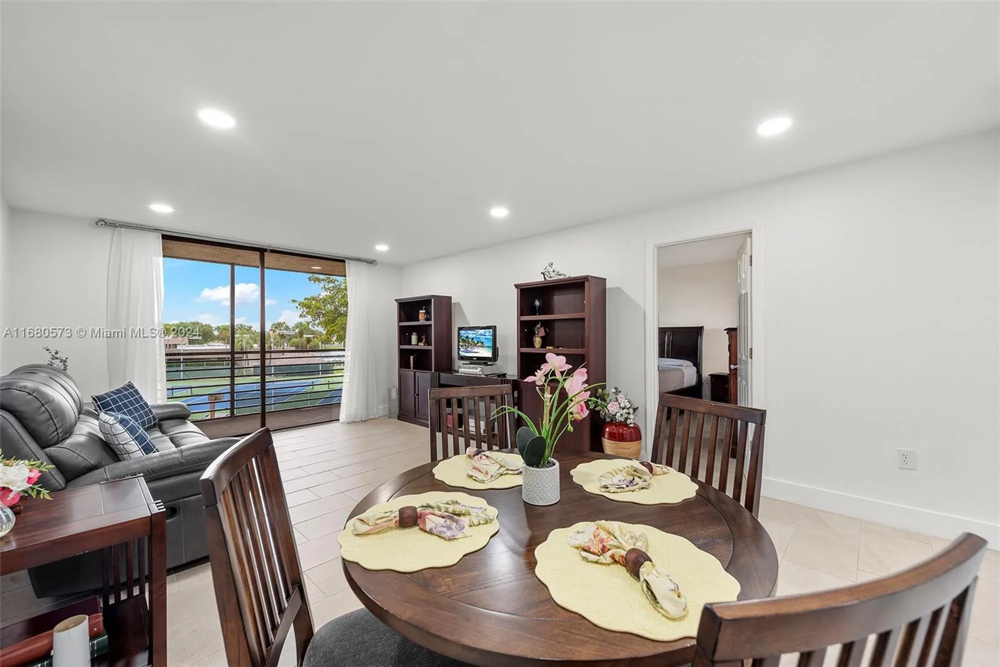 Property Slideshow image 22 of 37 | 1001 colony point cir apt 306, Pembroke Pines, FL, 33026