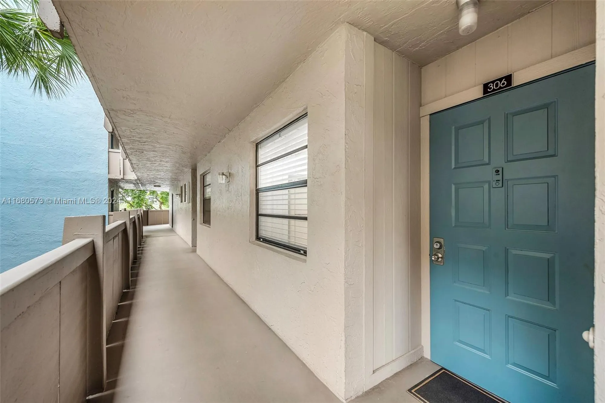 Property Slideshow image 3 of 37 | 1001 colony point cir apt 306, Pembroke Pines, FL, 33026