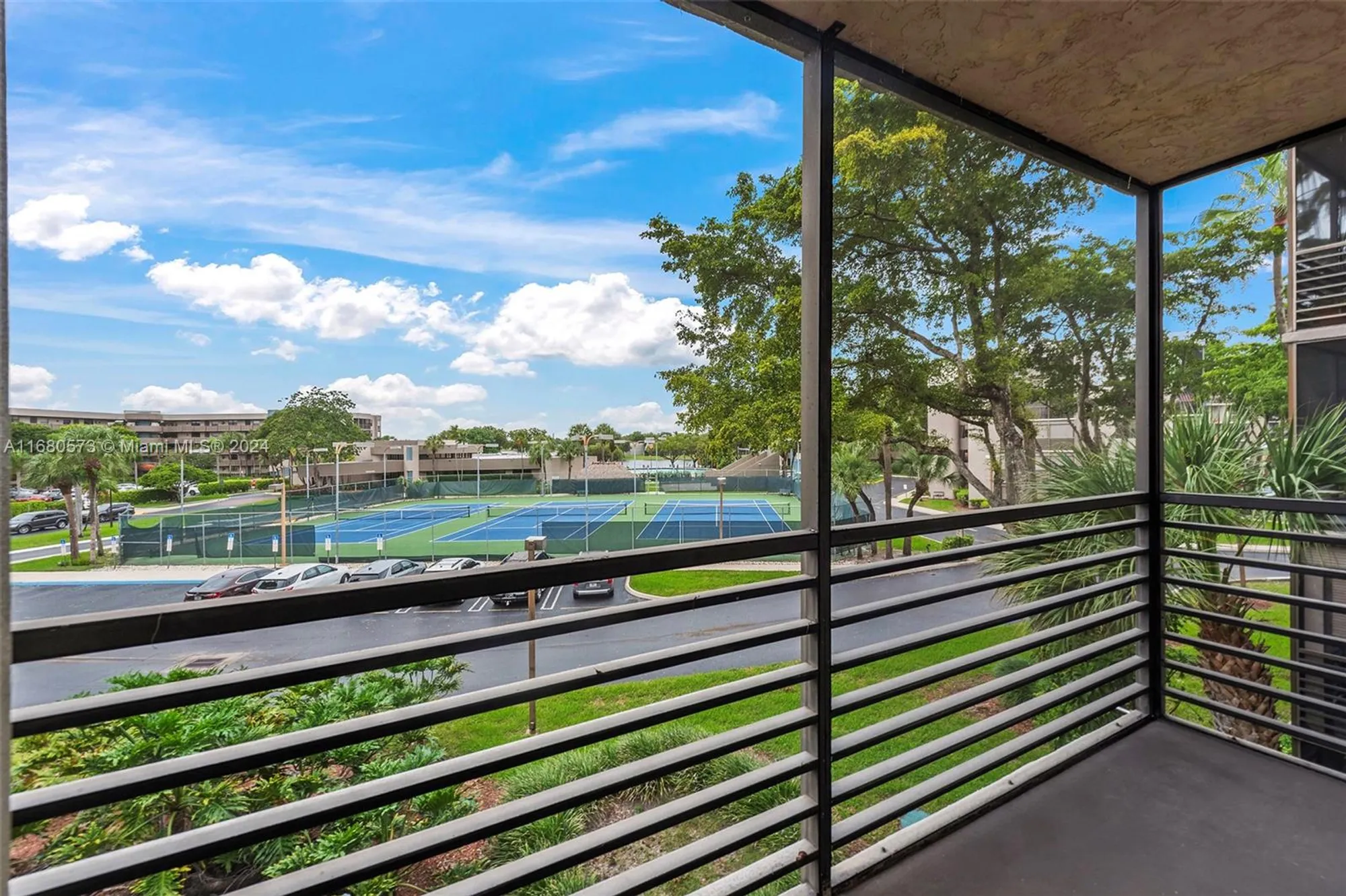 Property Slideshow image 6 of 37 | 1001 colony point cir apt 306, Pembroke Pines, FL, 33026