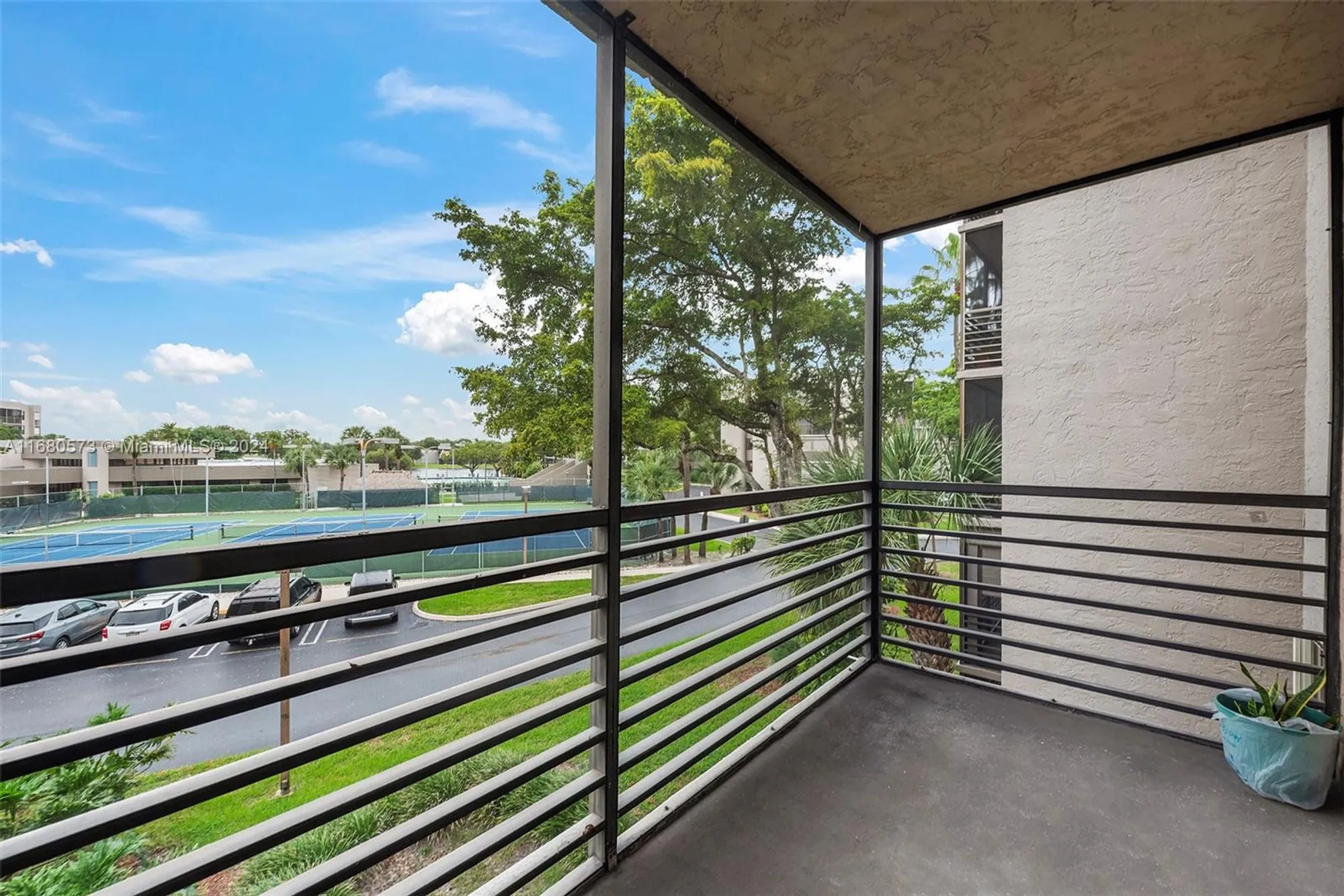 Property Slideshow image 7 of 37 | 1001 colony point cir apt 306, Pembroke Pines, FL, 33026