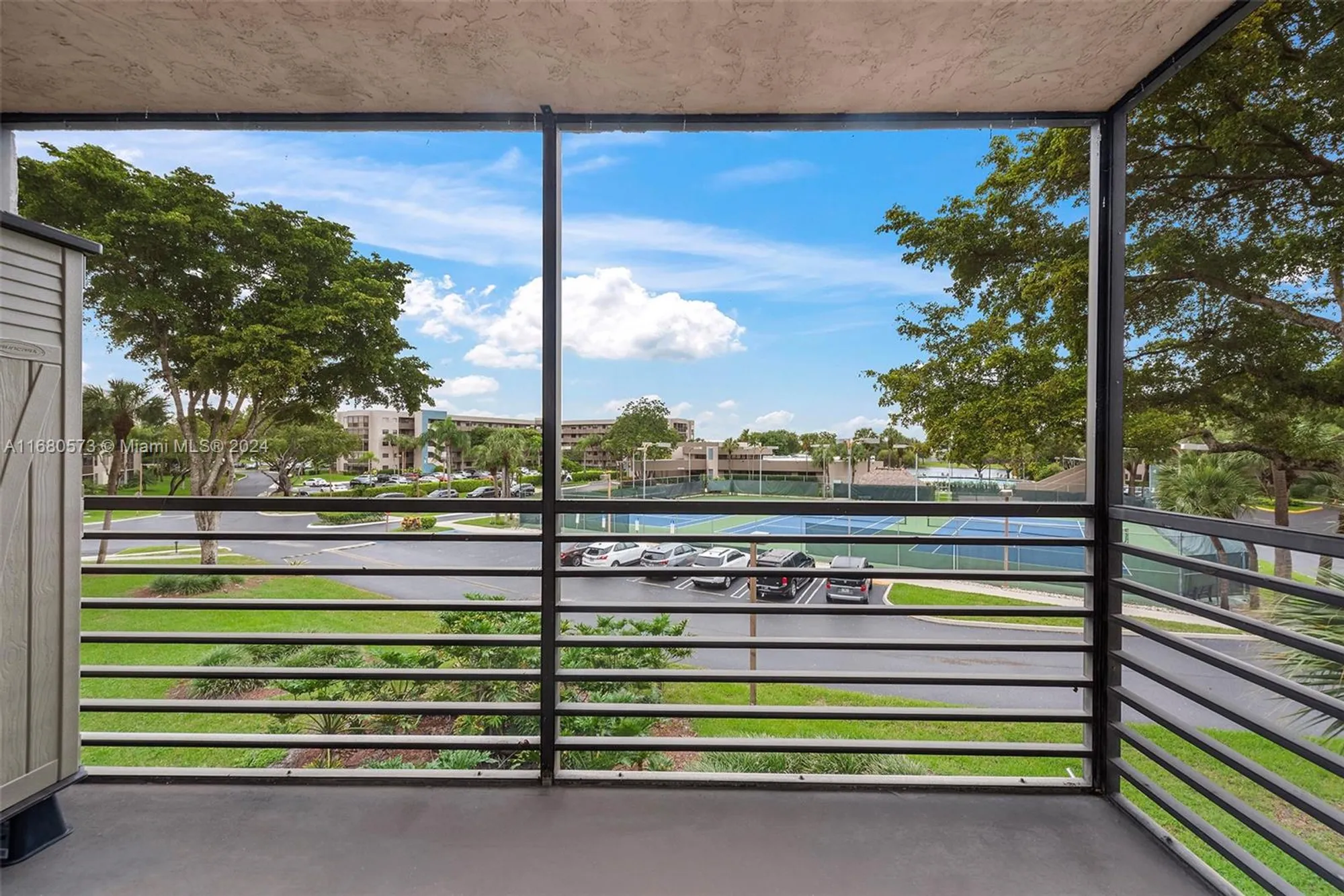 Property Slideshow image 8 of 37 | 1001 colony point cir apt 306, Pembroke Pines, FL, 33026