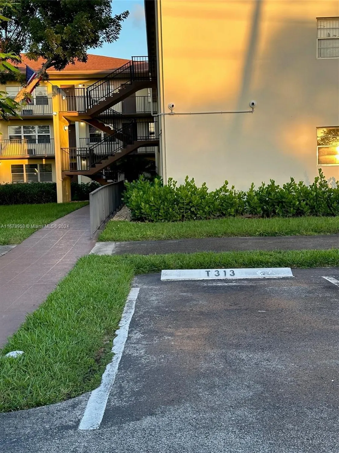 Property Slideshow image 17 of 19 | 151 sw 135th ter apt 313t, Pembroke Pines, FL, 33027