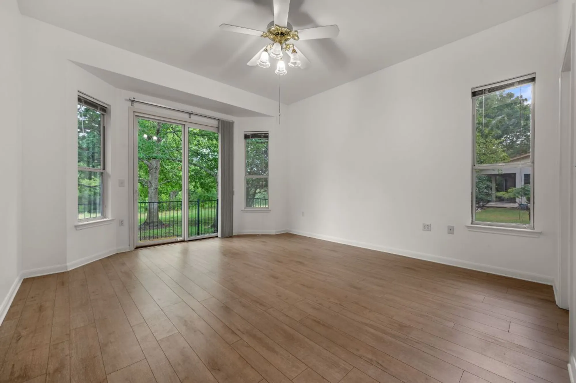 Property Slideshow image 16 of 40 | 133 crystal springs dr, Georgetown, TX, 78633