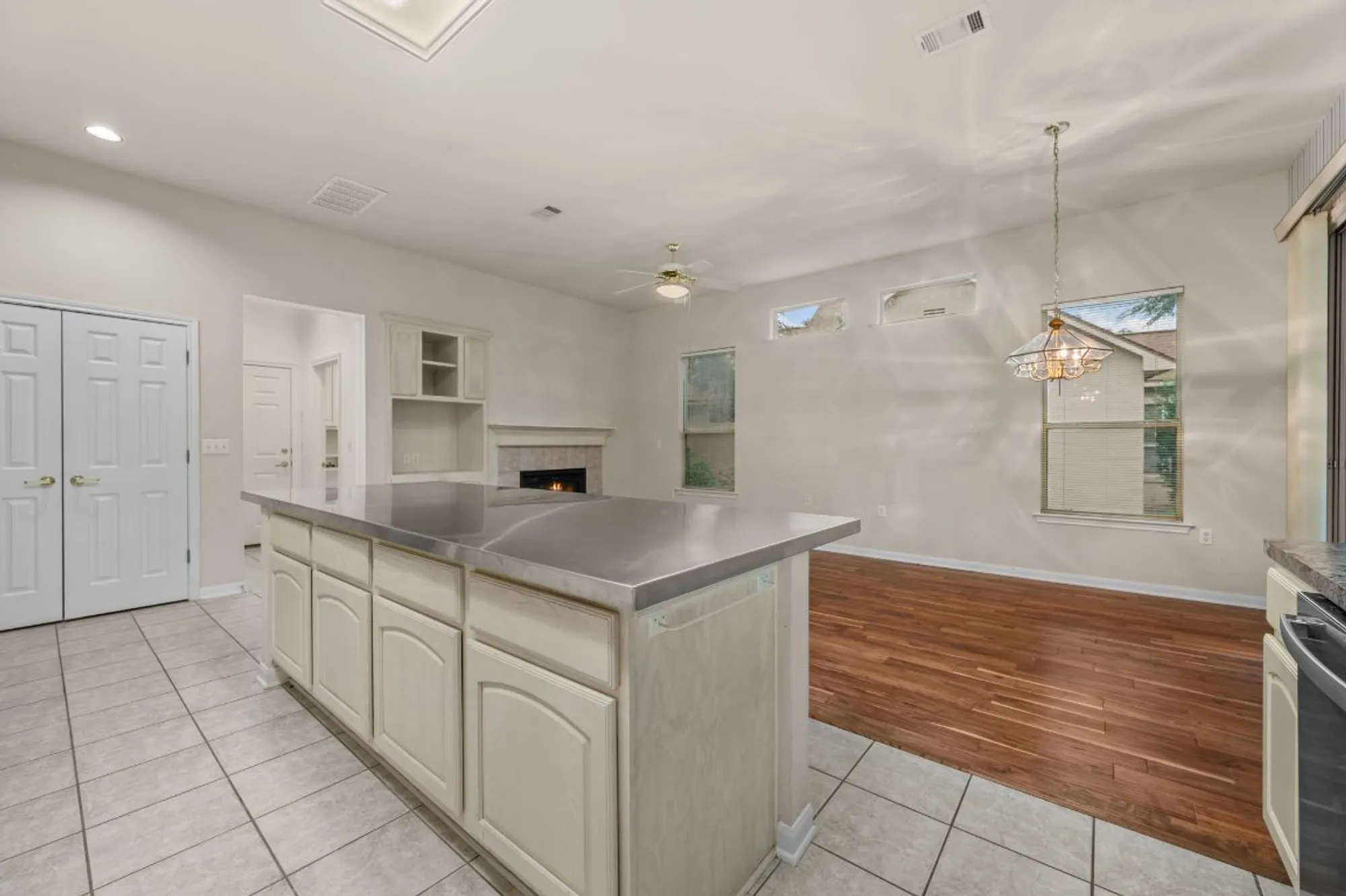 Property Slideshow image 10 of 40 | 133 crystal springs dr, Georgetown, TX, 78633