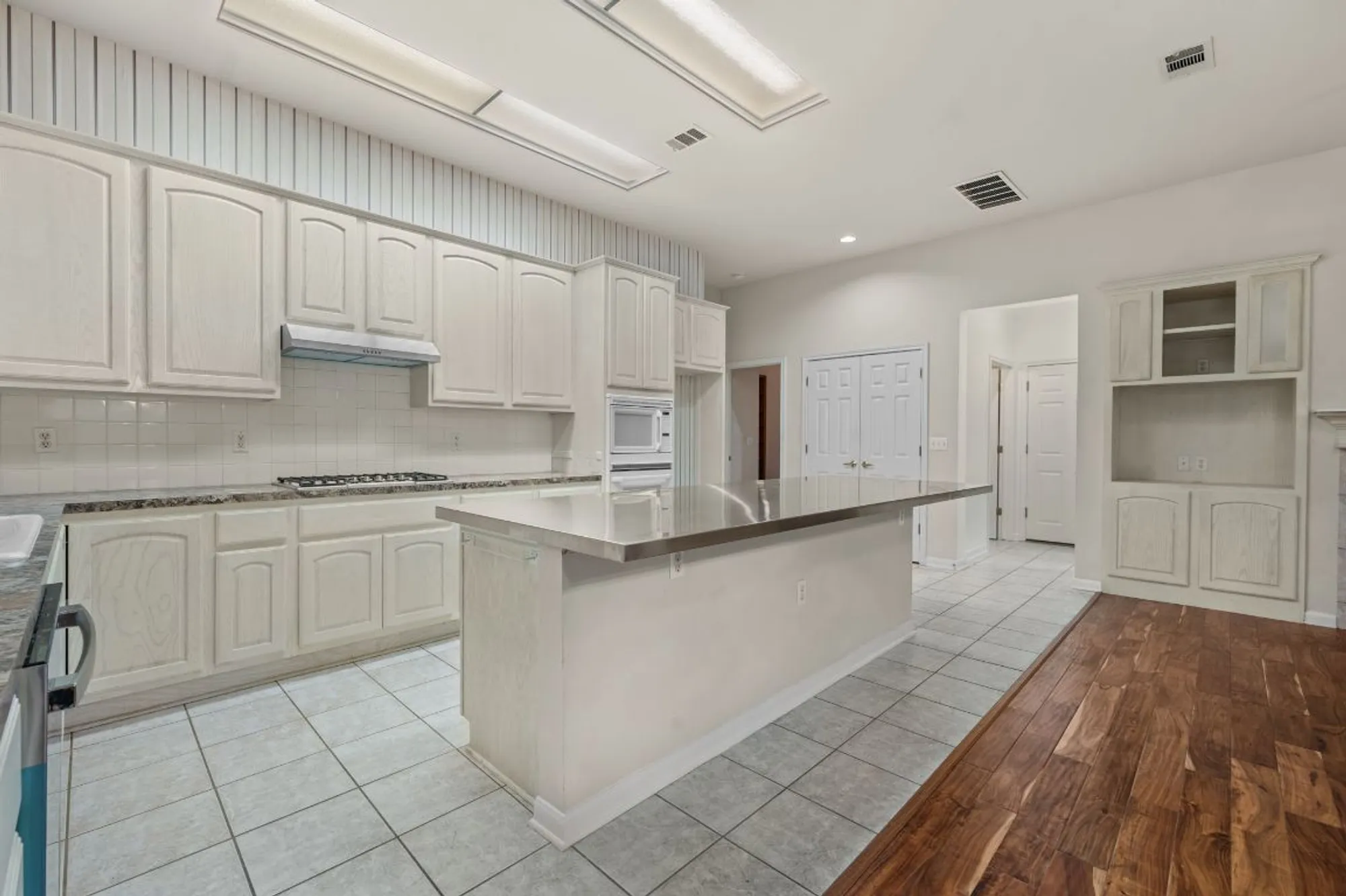 Property Slideshow image 11 of 40 | 133 crystal springs dr, Georgetown, TX, 78633