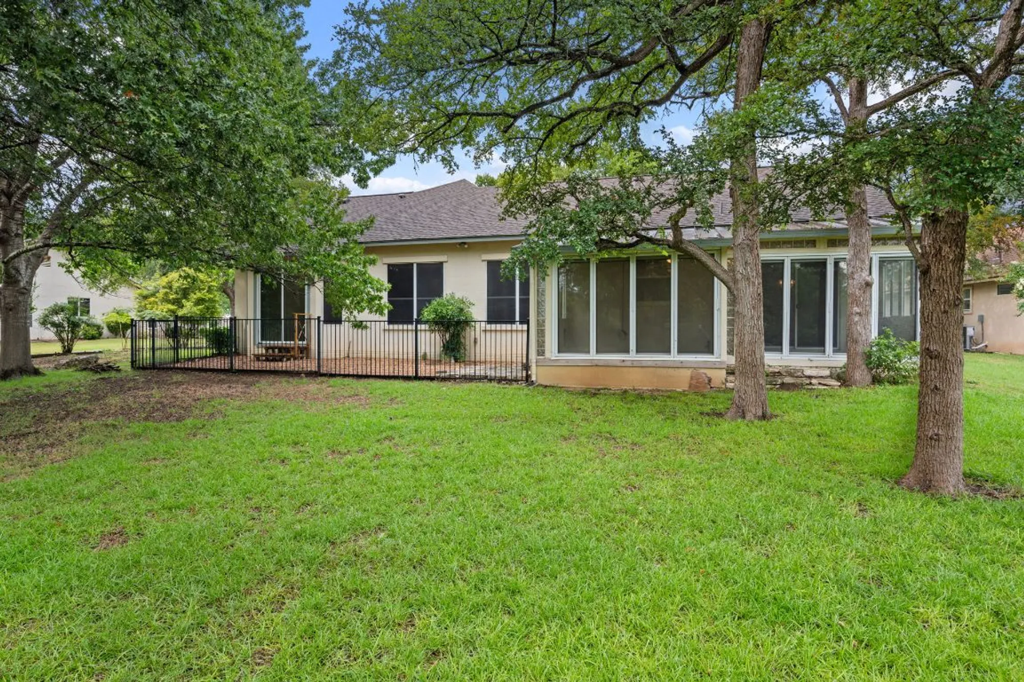 Property Slideshow image 32 of 40 | 133 crystal springs dr, Georgetown, TX, 78633