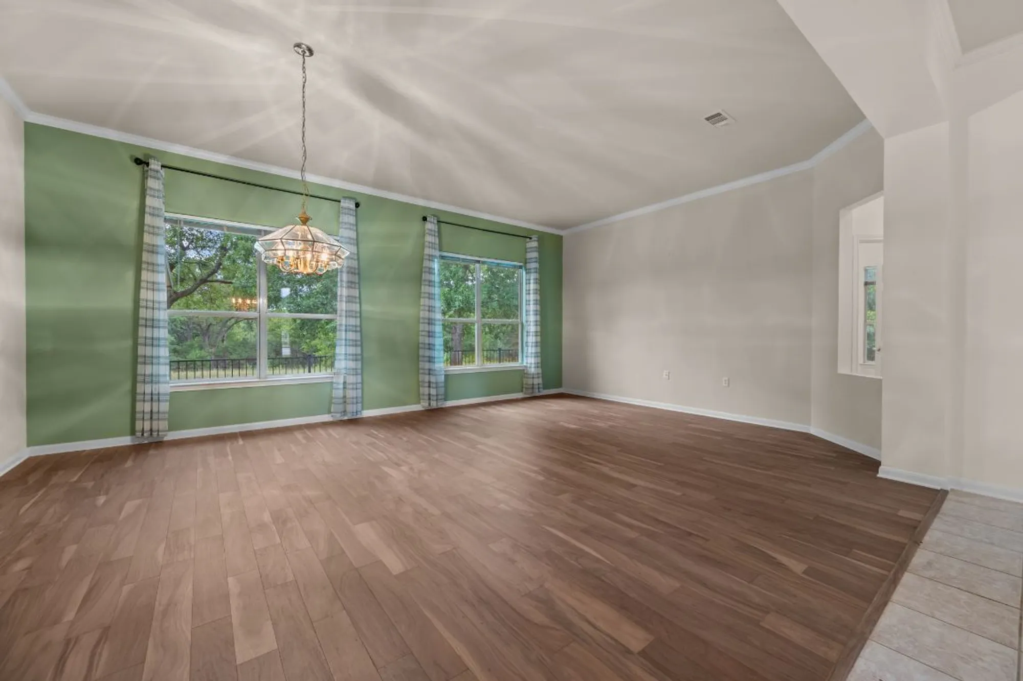 Property Slideshow image 6 of 40 | 133 crystal springs dr, Georgetown, TX, 78633