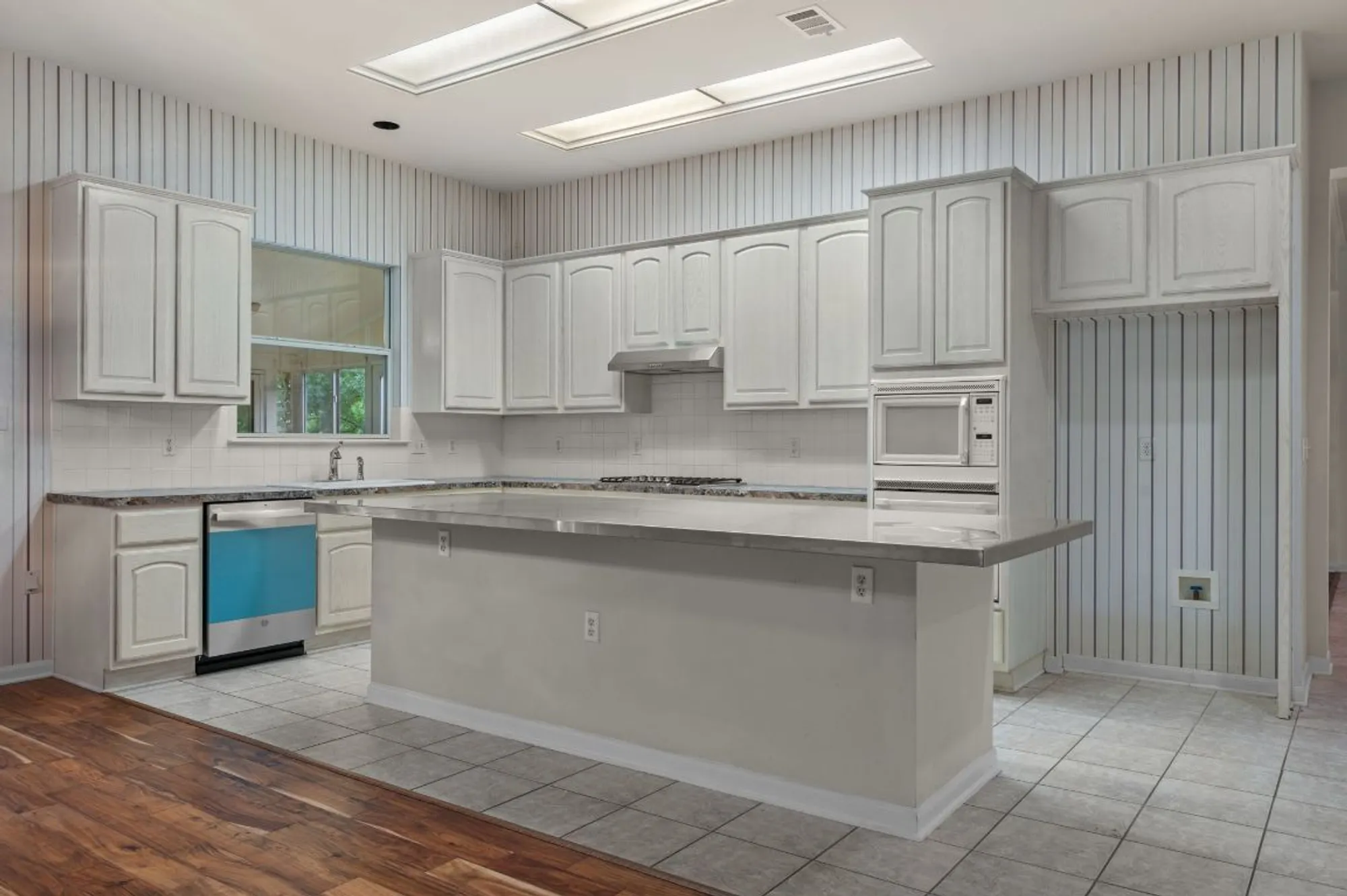 Property Slideshow image 9 of 40 | 133 crystal springs dr, Georgetown, TX, 78633