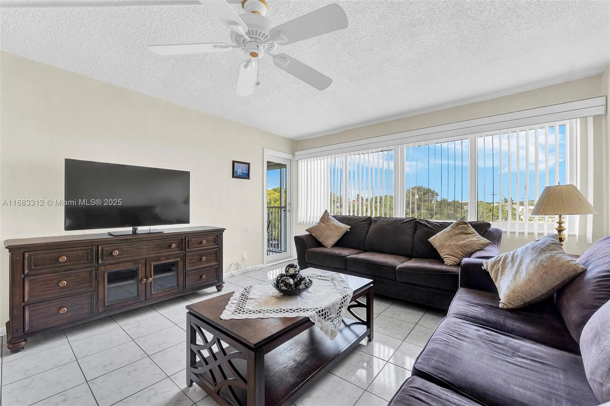 Property Slideshow image 11 of 26 | 330 se 2nd st 303f, Hallandale Beach, FL, 33009