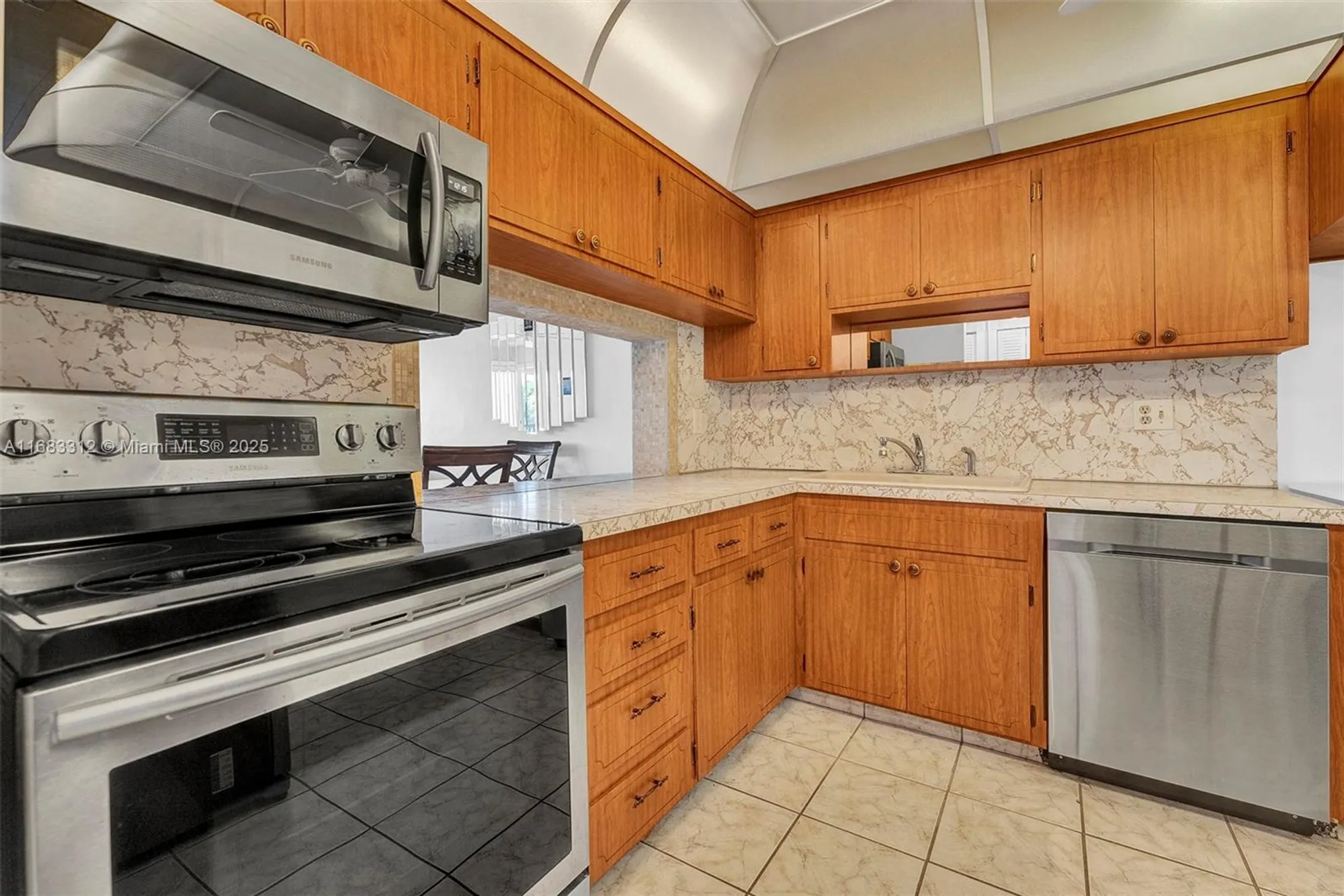 Property Slideshow image 2 of 26 | 330 se 2nd st 303f, Hallandale Beach, FL, 33009