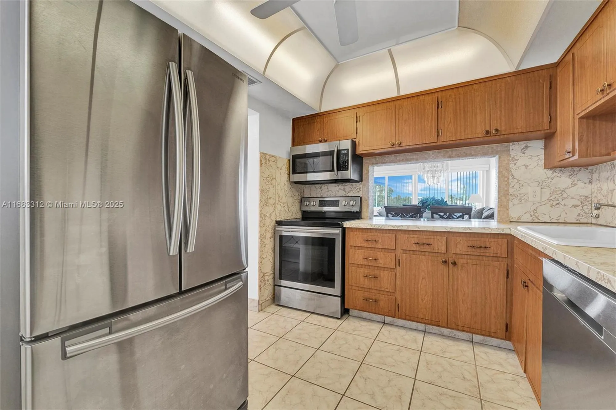 Property Slideshow image 4 of 26 | 330 se 2nd st 303f, Hallandale Beach, FL, 33009