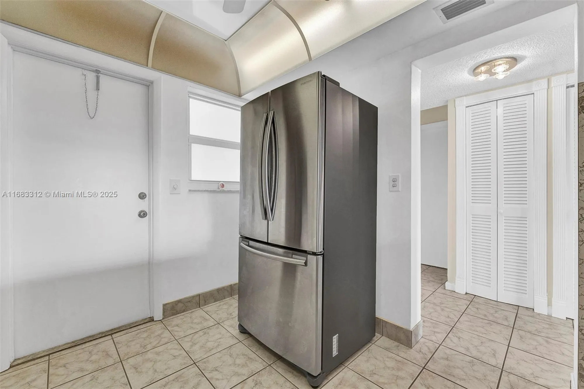 Property Slideshow image 6 of 26 | 330 se 2nd st 303f, Hallandale Beach, FL, 33009