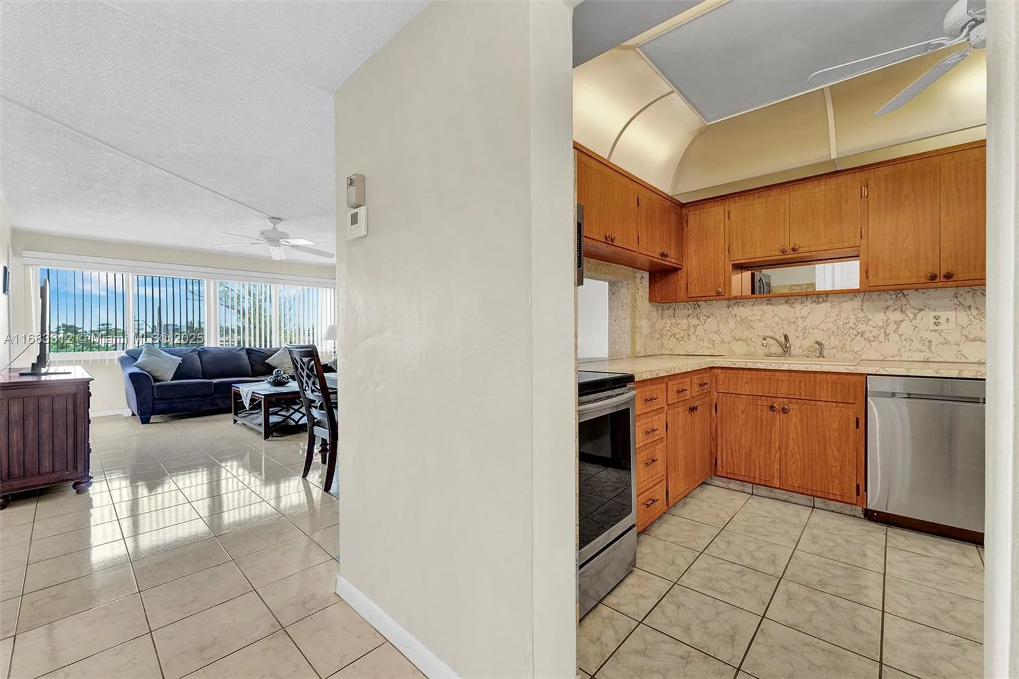 Property Slideshow image 7 of 26 | 330 se 2nd st 303f, Hallandale Beach, FL, 33009
