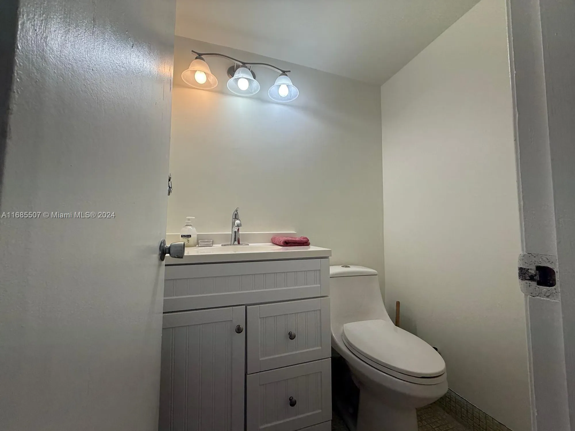 Property Slideshow image 6 of 12 | 313 southampton a # 313, West Palm Beach, FL, 33417