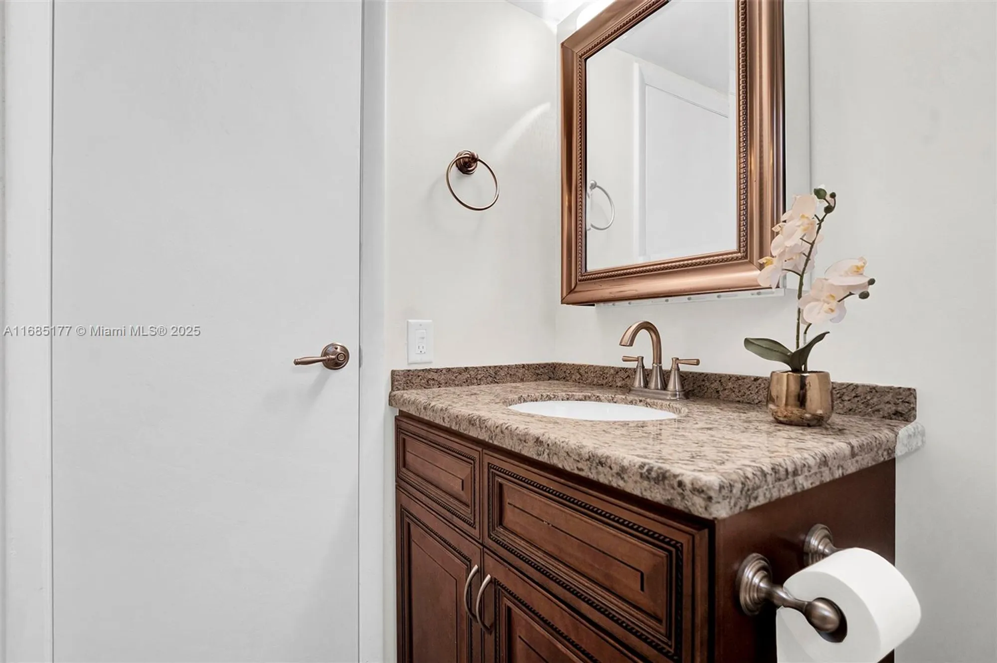 Property Slideshow image 16 of 25 | 410 se 2nd st 220, Hallandale Beach, FL, 33009