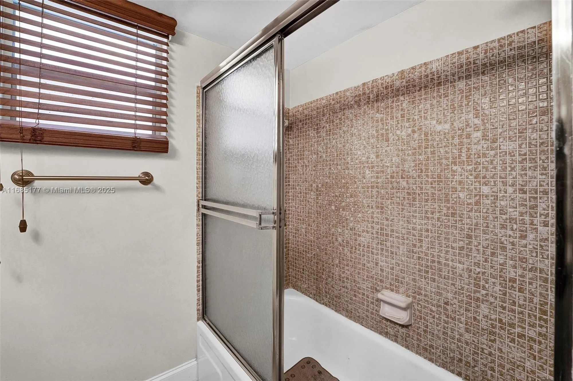 Property Slideshow image 18 of 25 | 410 se 2nd st 220, Hallandale Beach, FL, 33009