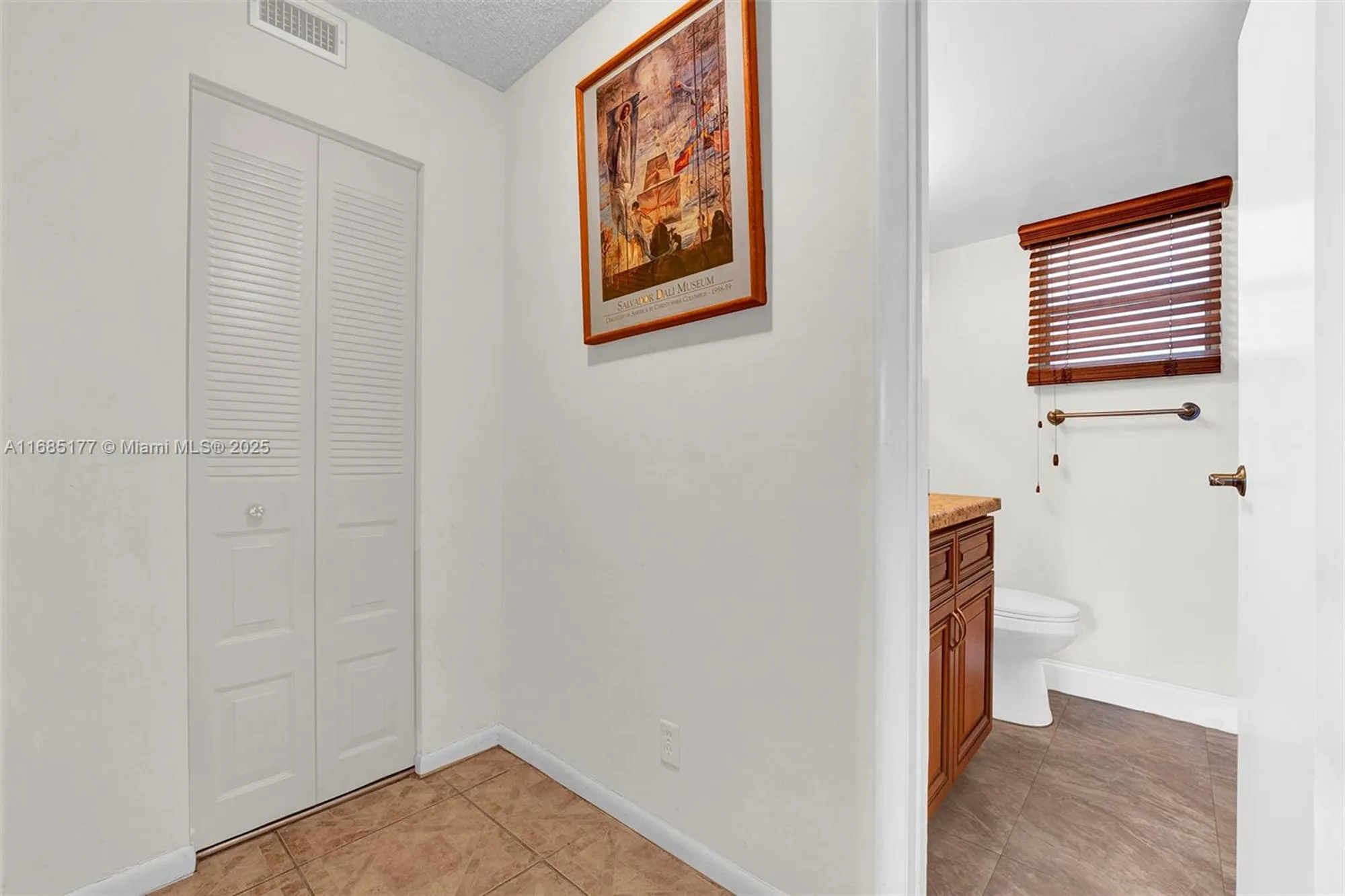 Property Slideshow image 13 of 25 | 410 se 2nd st 220, Hallandale Beach, FL, 33009