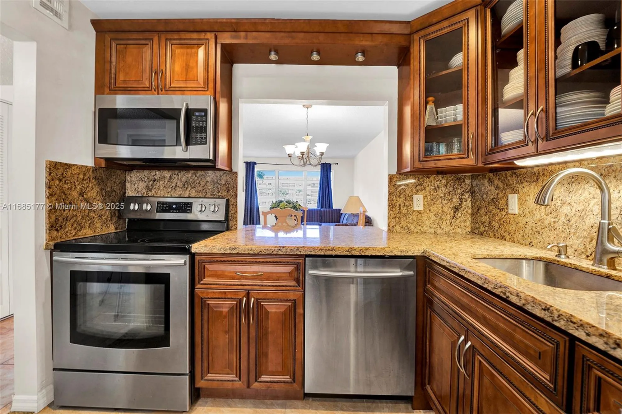 Property Slideshow image 2 of 25 | 410 se 2nd st 220, Hallandale Beach, FL, 33009
